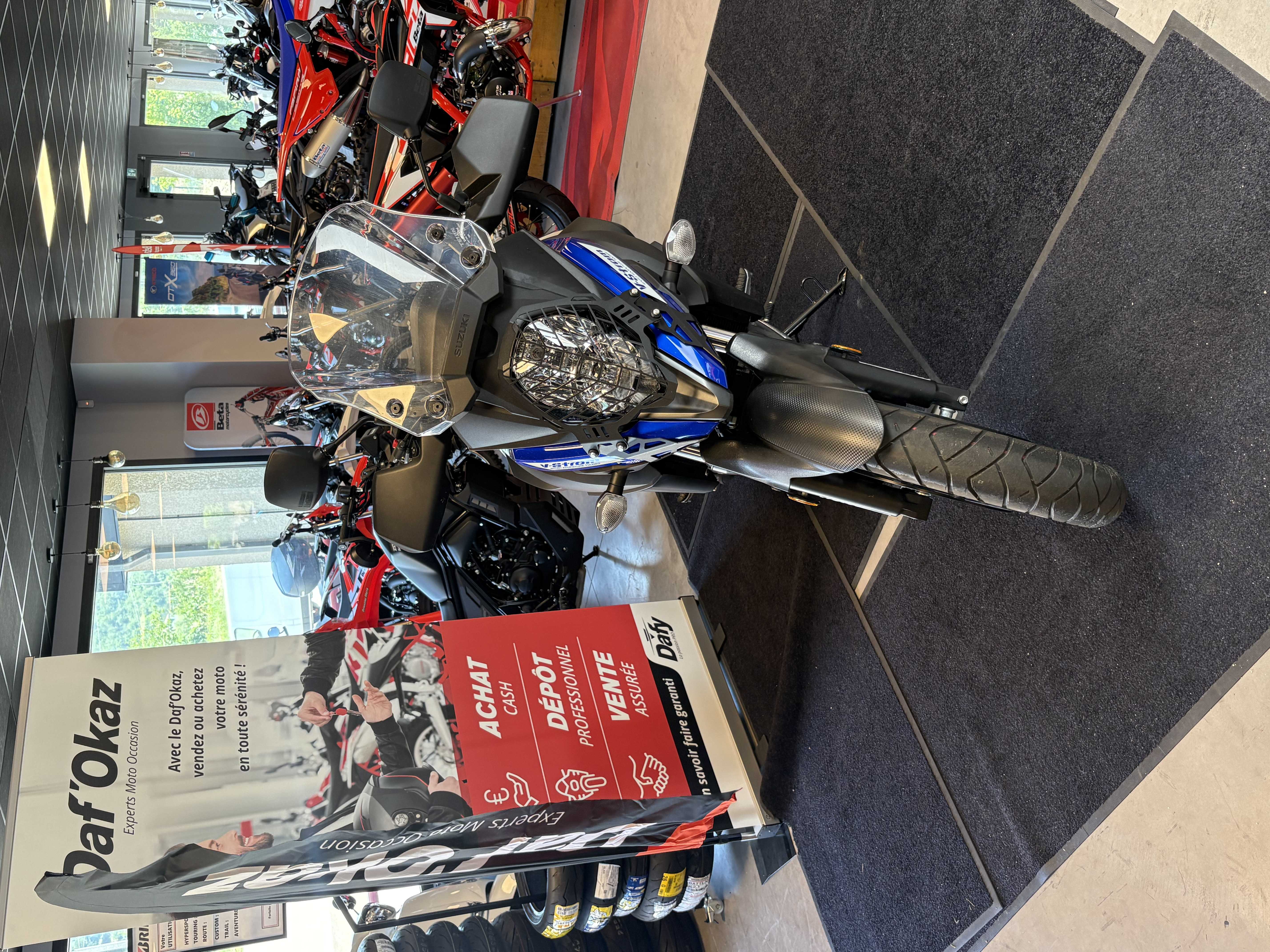 Suzuki v-storm 2024 HD vue avant