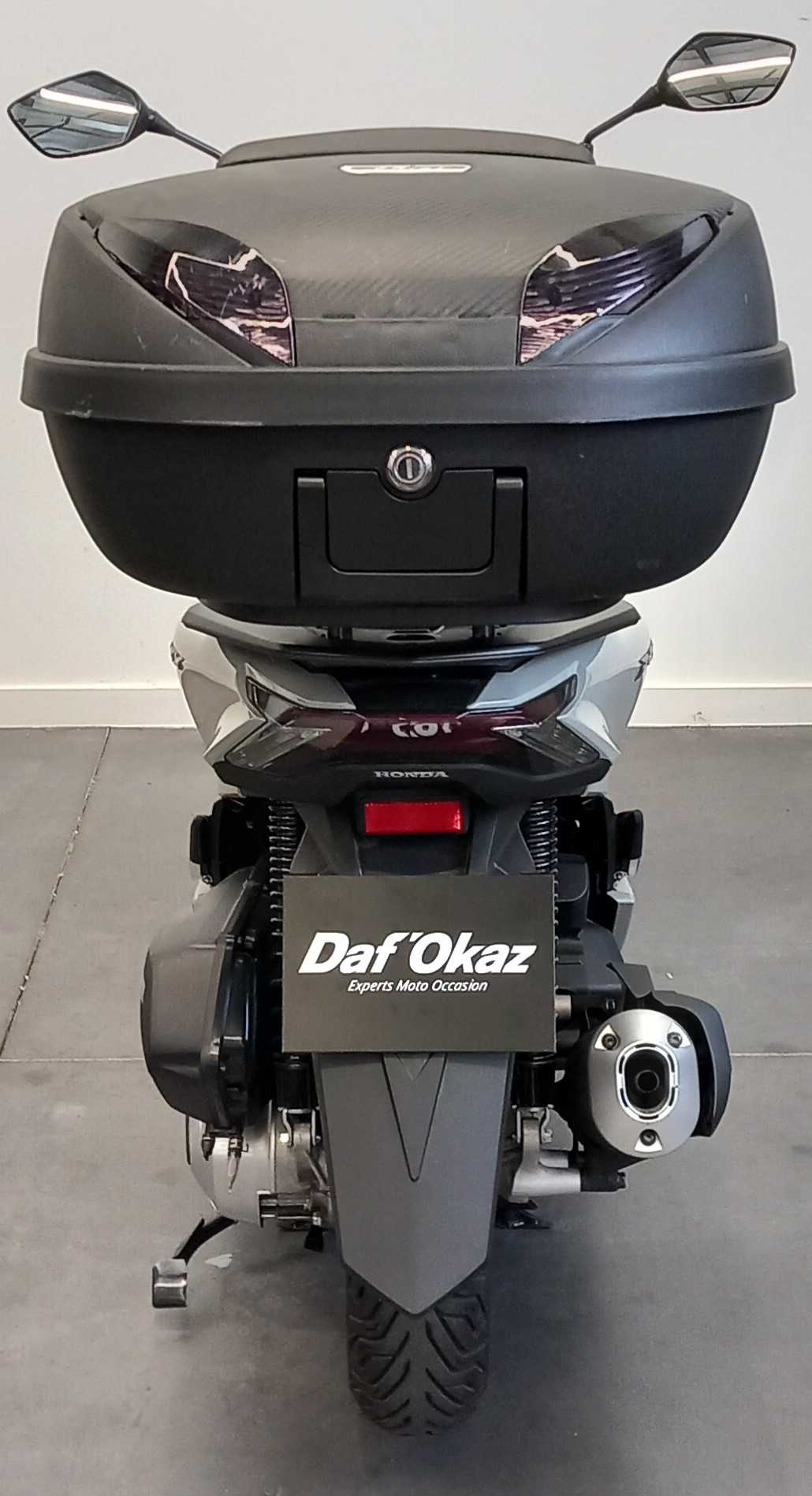 Honda PCX 125 2024 HD vue arrière