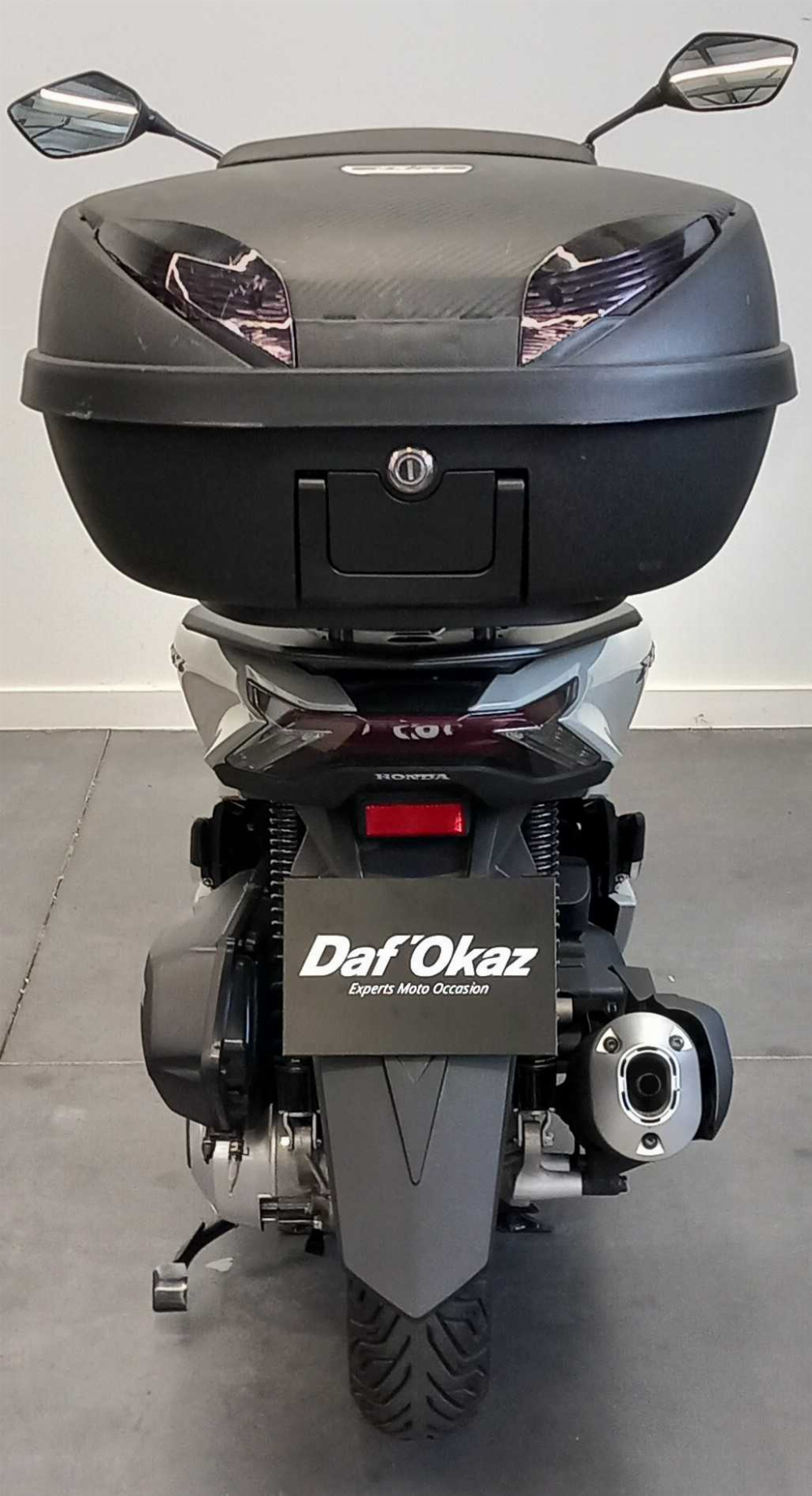 Honda PCX 125 2024 vue arrière