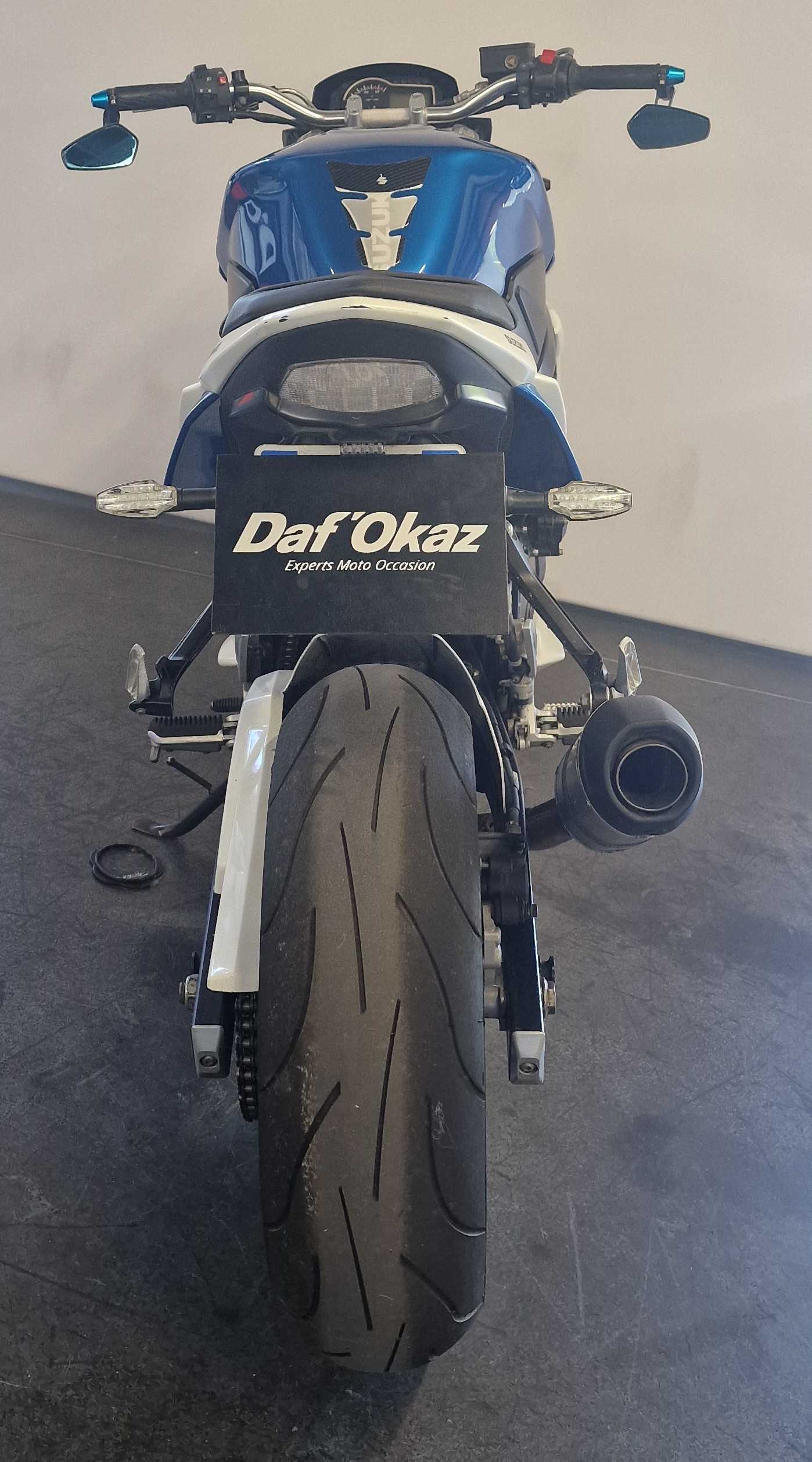 Suzuki GSR 750 2011 HD vue arrière