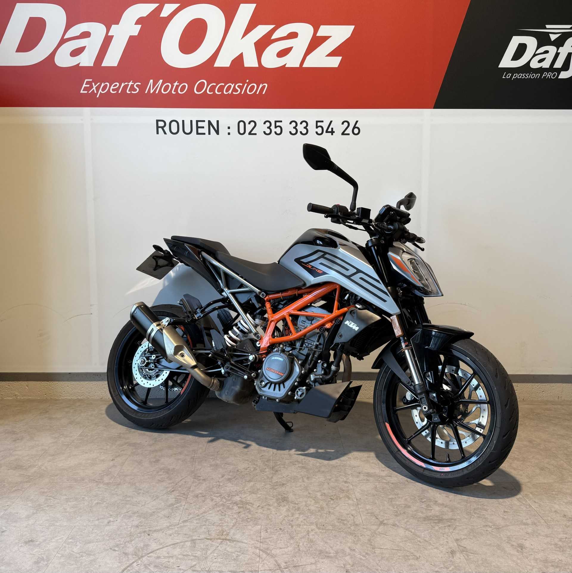 KTM DUKE 125 DUKE 2023 HD vue 3/4 droite