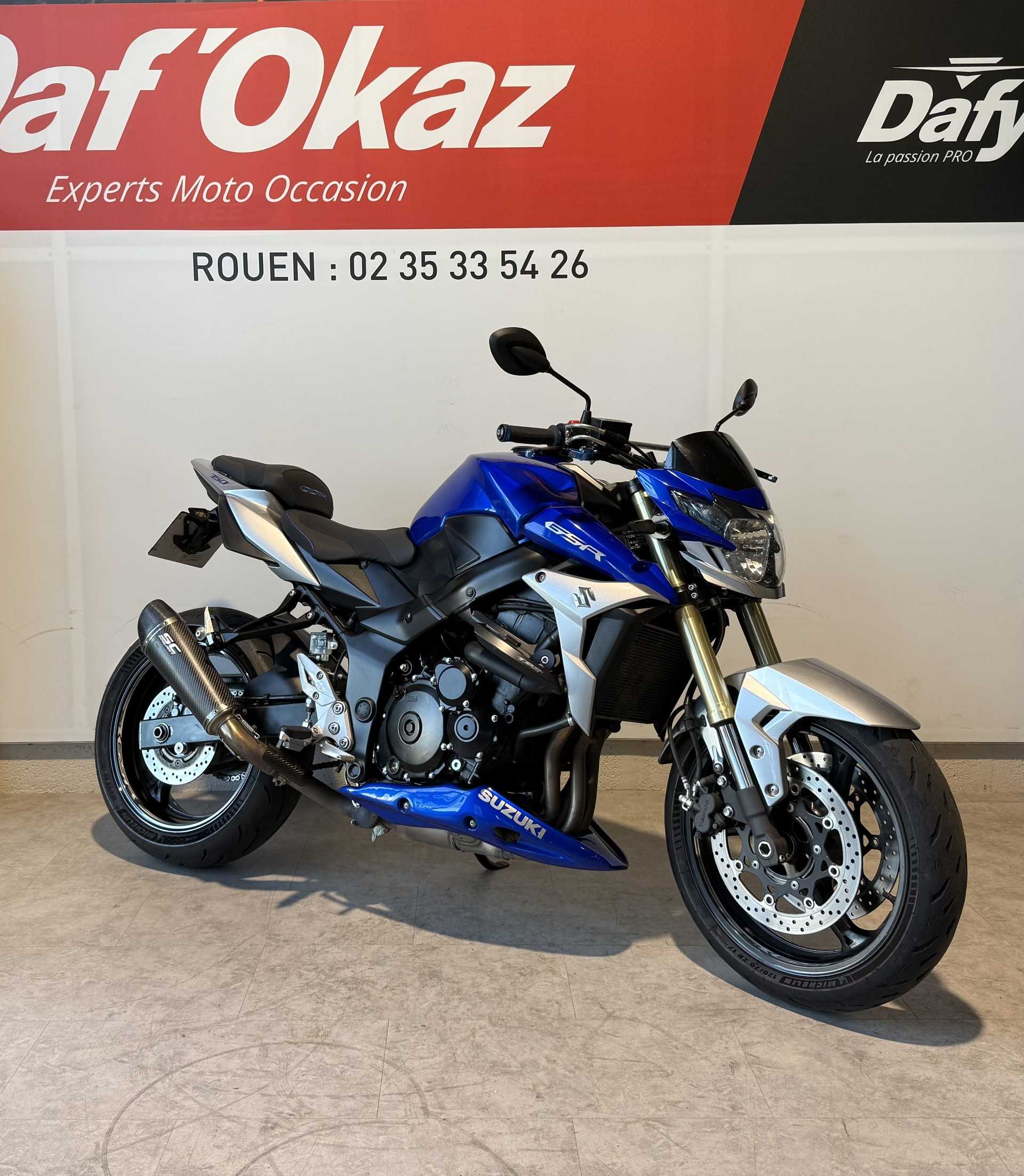Suzuki GSR 750 2014 HD vue 3/4 droite