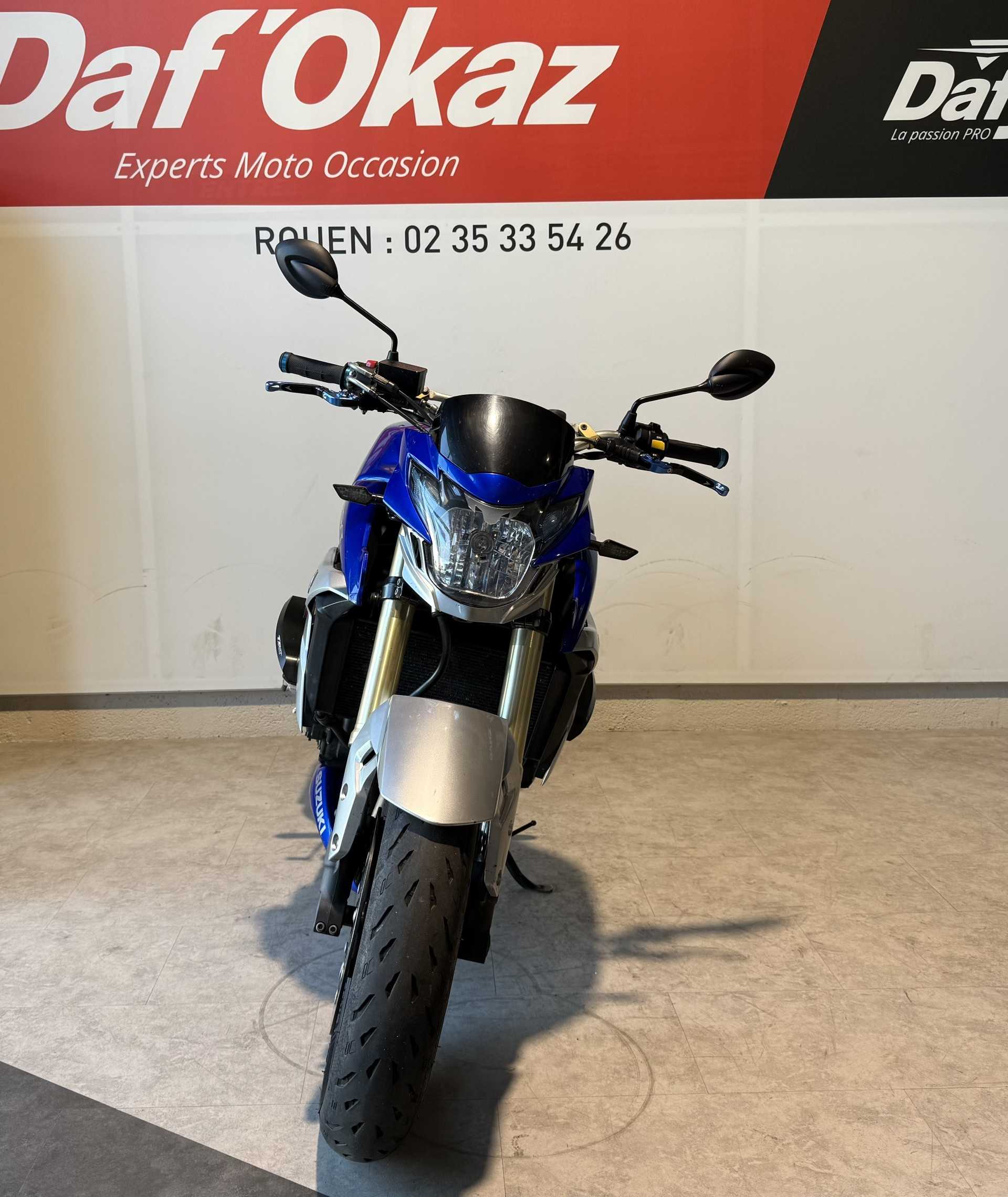 Suzuki GSR 750 2014 HD vue avant