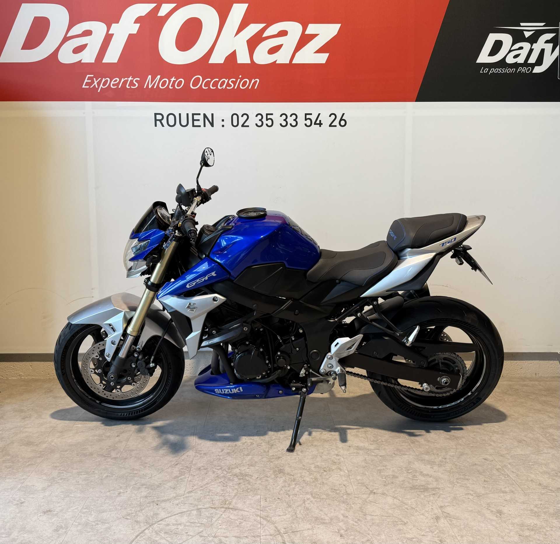 Suzuki GSR 750 2014 HD vue gauche