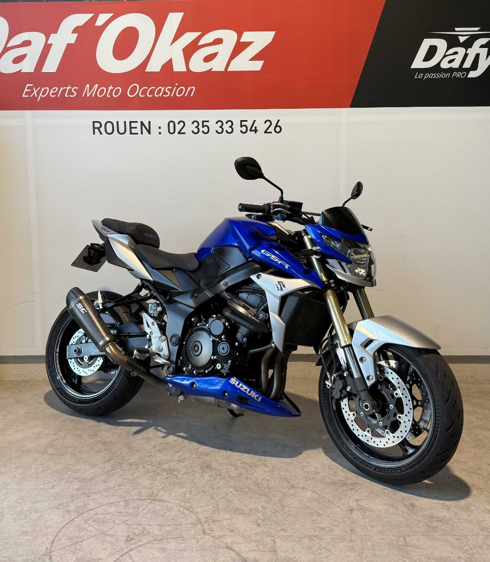 Suzuki GSR 750 2014 vue 3/4 droite