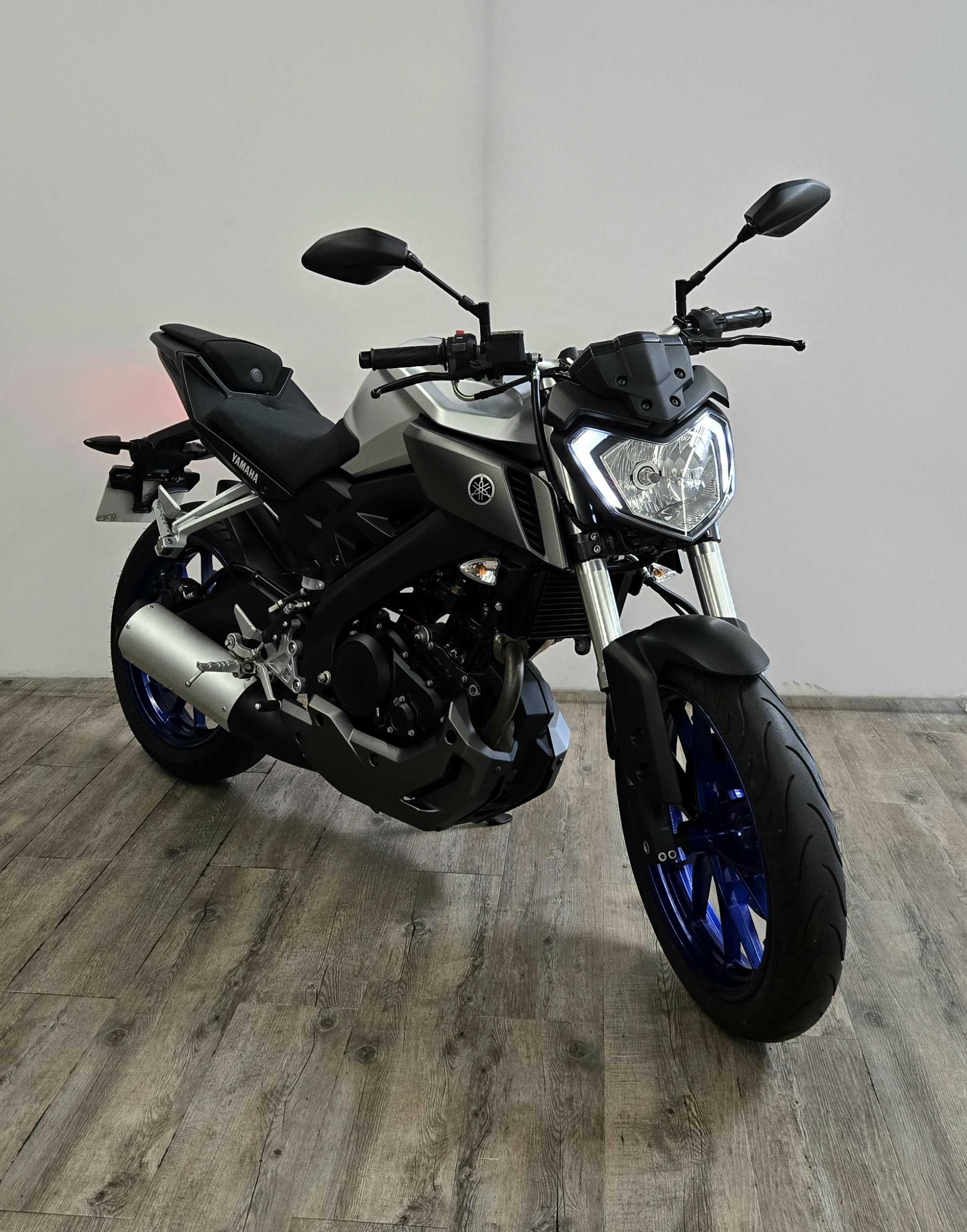 Yamaha MT 125 ABS 2016 HD vue 3/4 droite