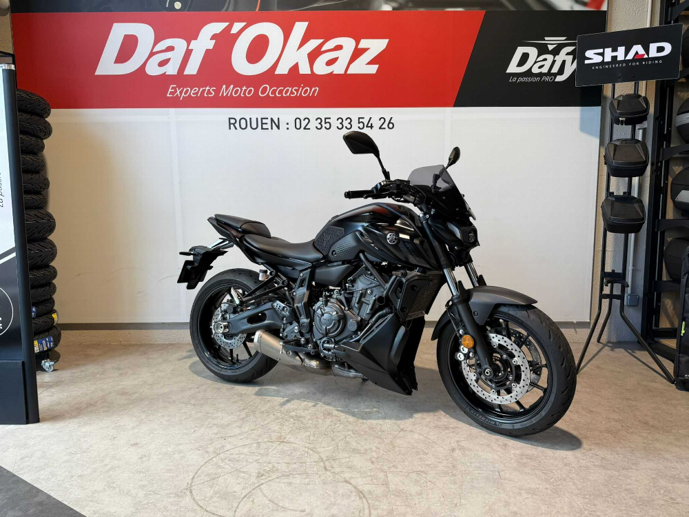 Yamaha MT-07 A2 2023 vue 3/4 droite
