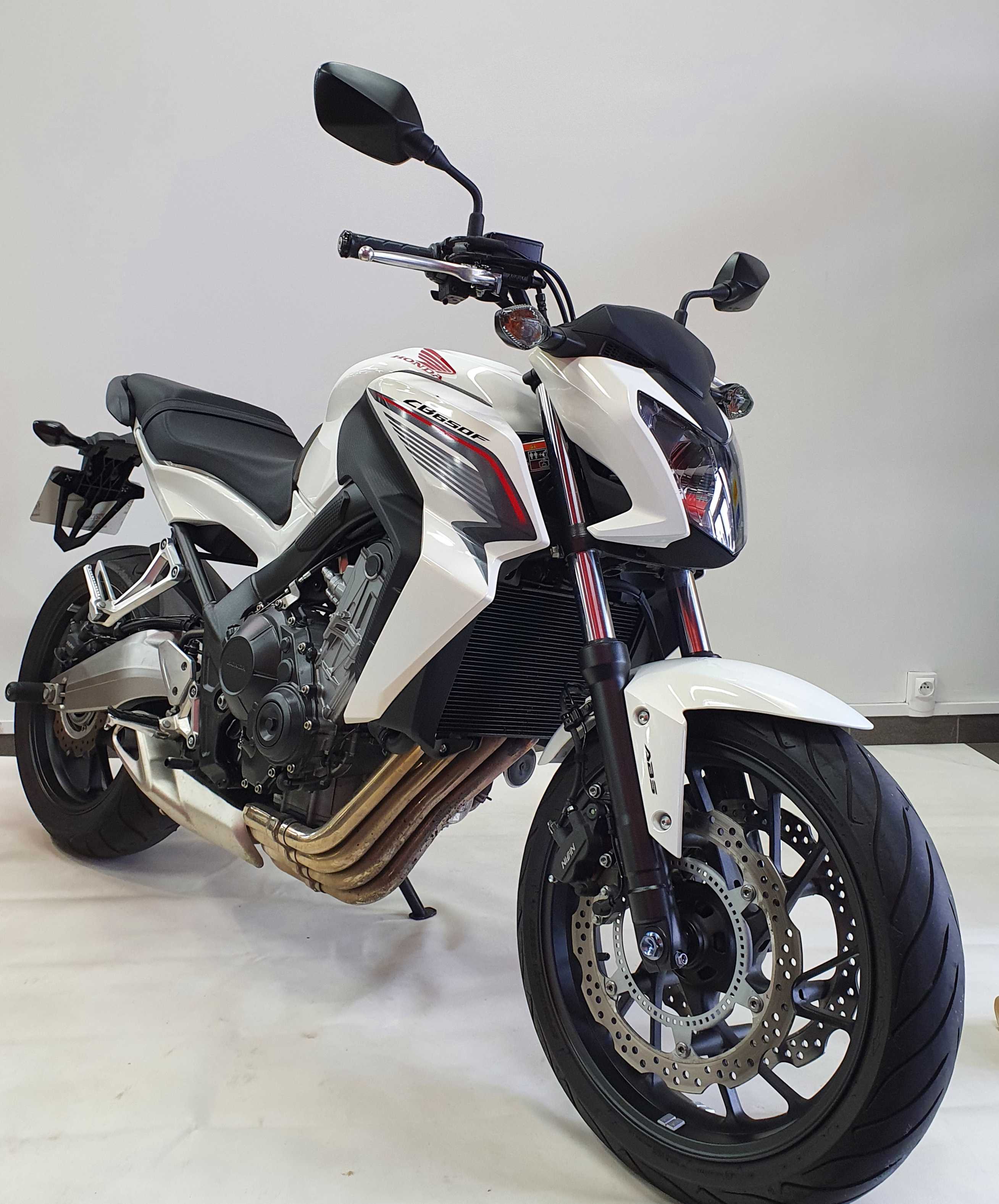 Honda CB 650 F 2016 HD vue 3/4 droite