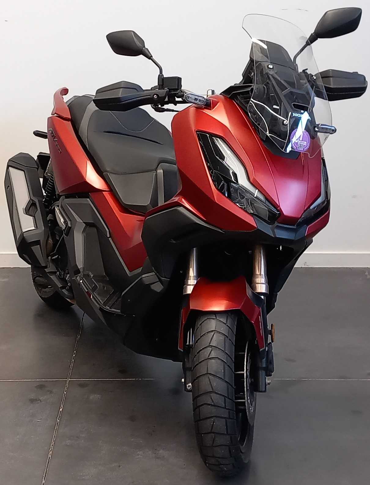 Honda ADV 350 2022 HD vue 3/4 droite