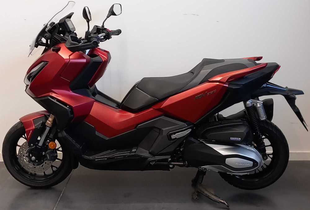 Honda ADV 350 2022 vue gauche