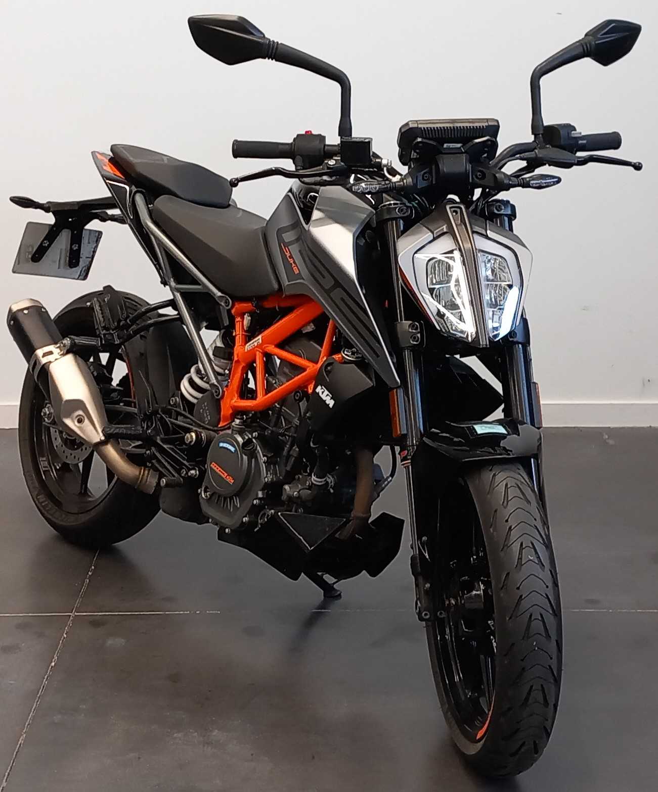KTM 125 Duke 2021 HD vue 3/4 droite