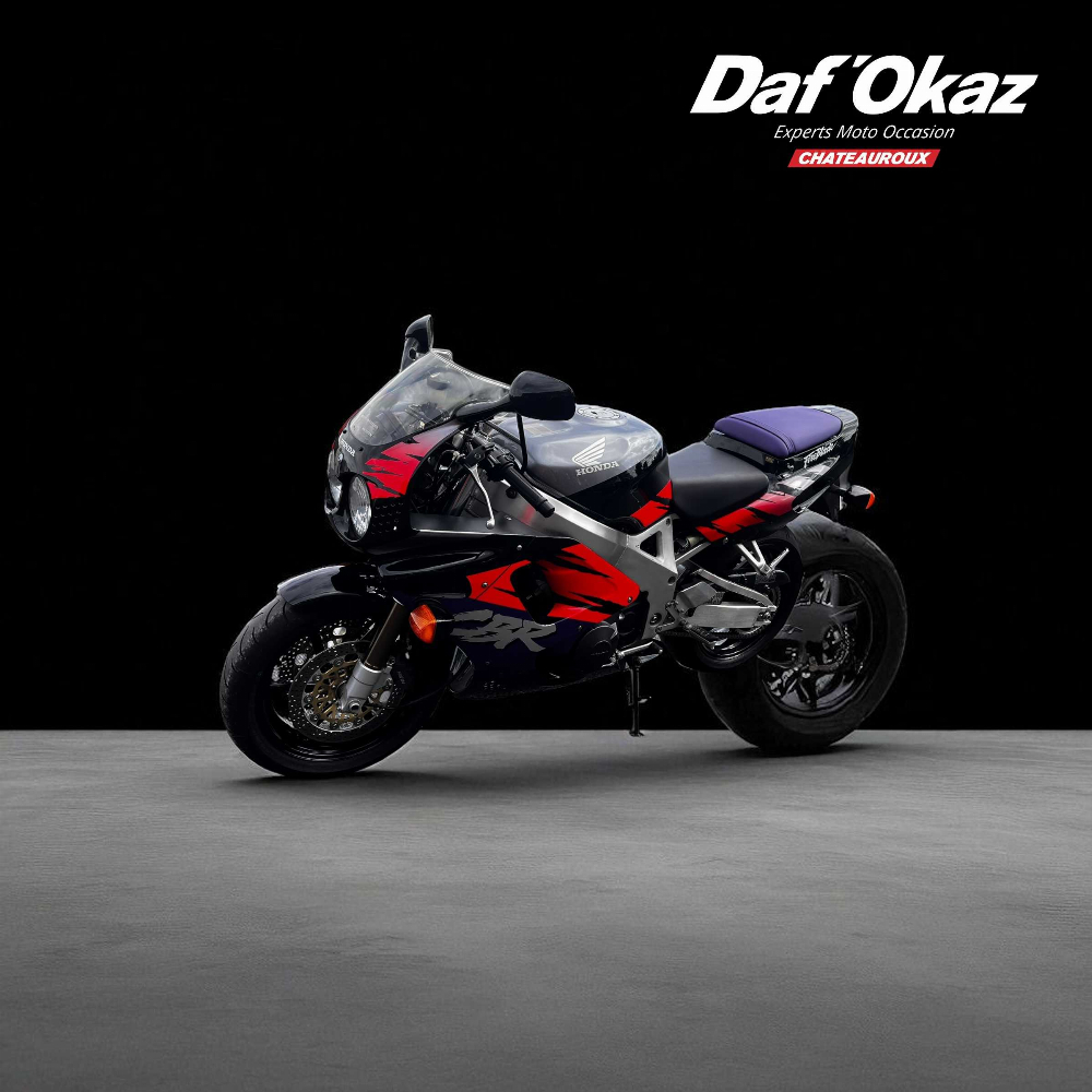 Honda CBR 900 RR Fireblade 1993 vue 3/4 droite