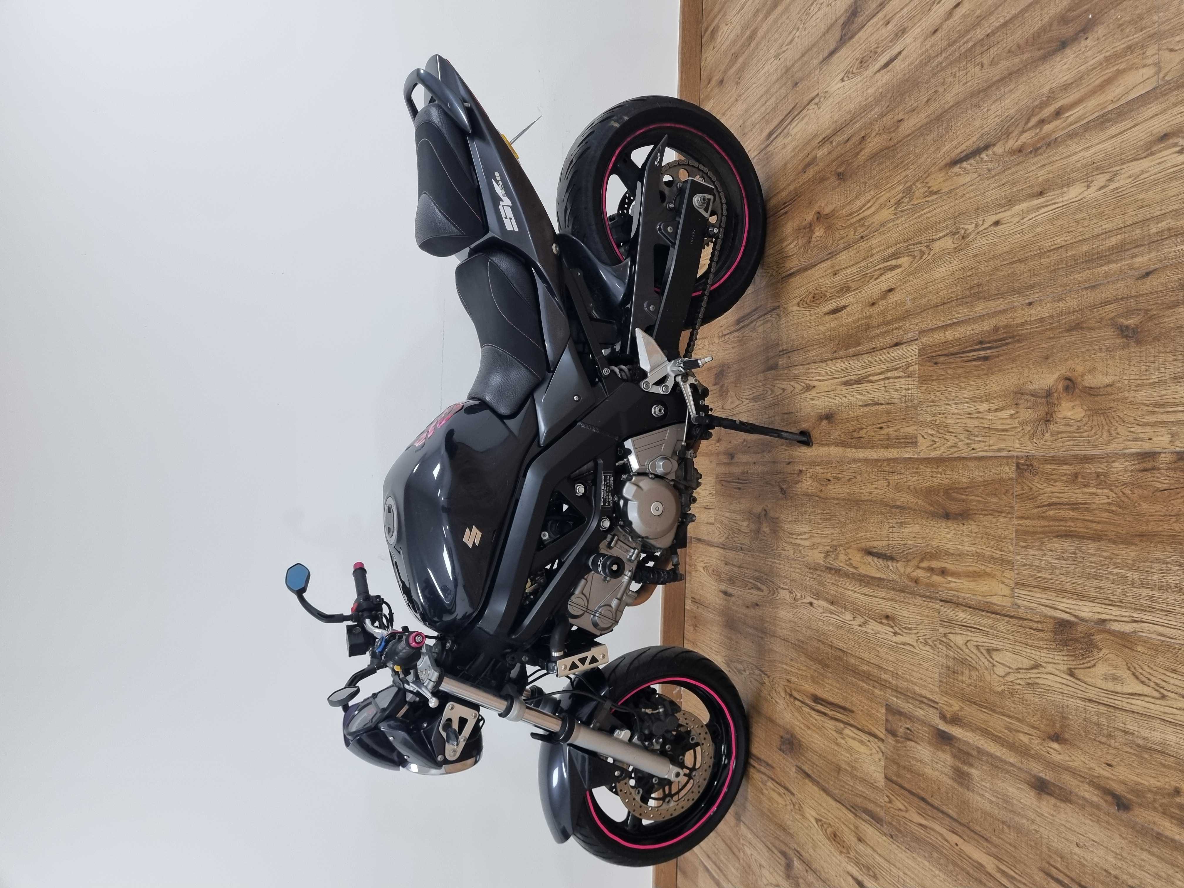 Suzuki SV 650 N 2006 HD vue gauche