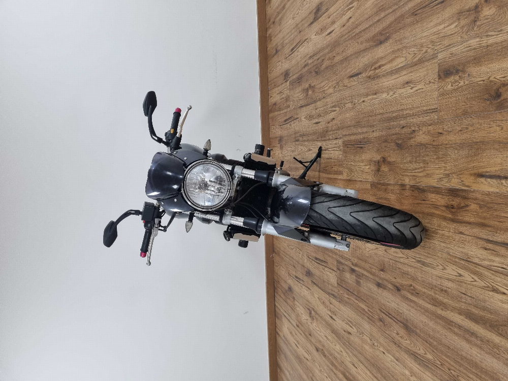 Suzuki SV 650 N 2006 vue avant