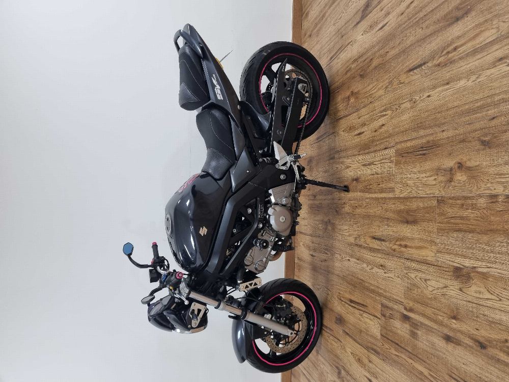 Suzuki SV 650 N 2006 vue gauche