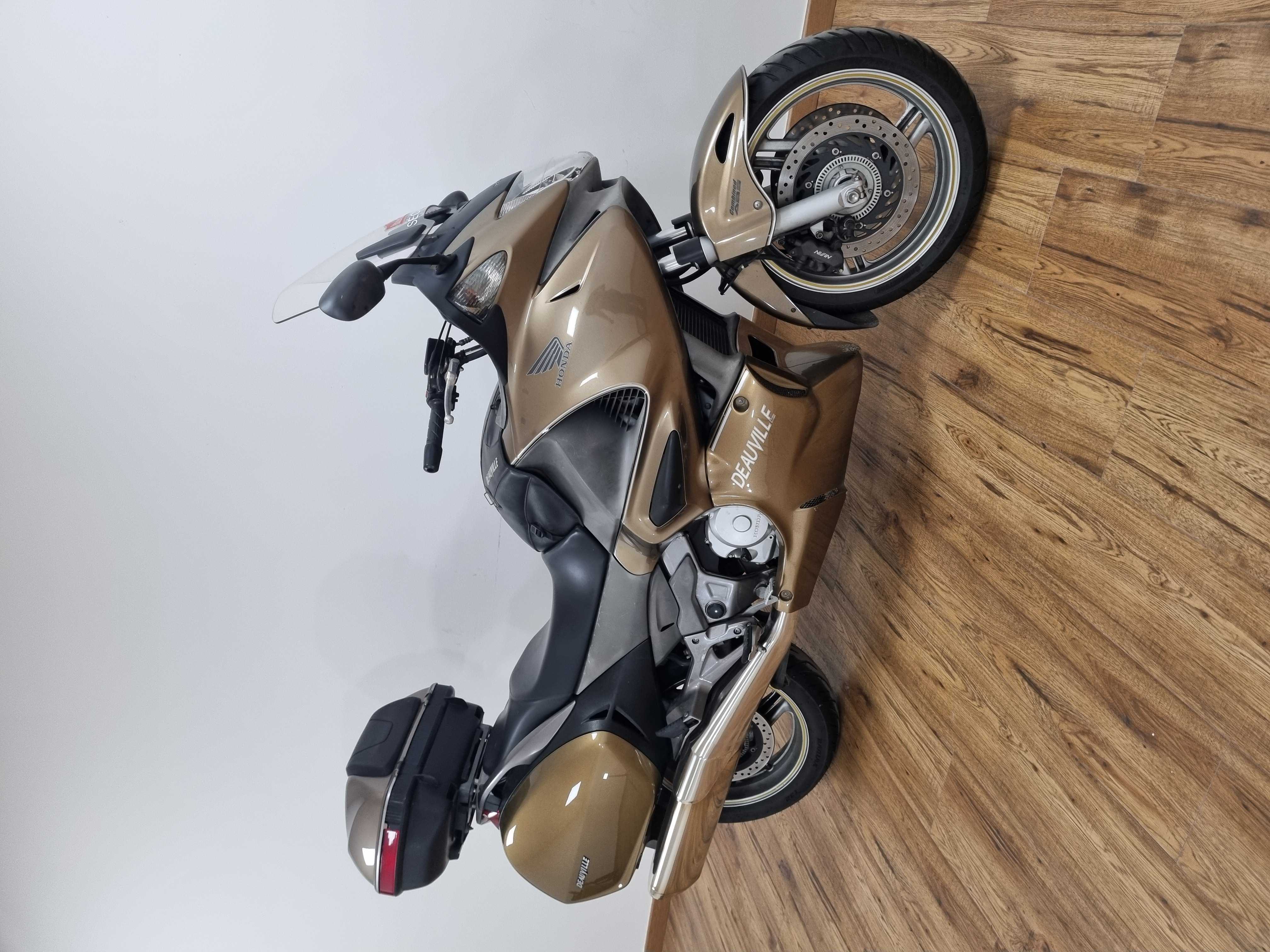 Honda NT 700 V Deauville ABS 2006 HD vue 3/4 droite