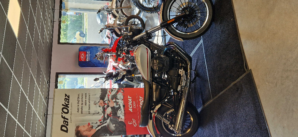 Moto Guzzi 853 2016 vue avant