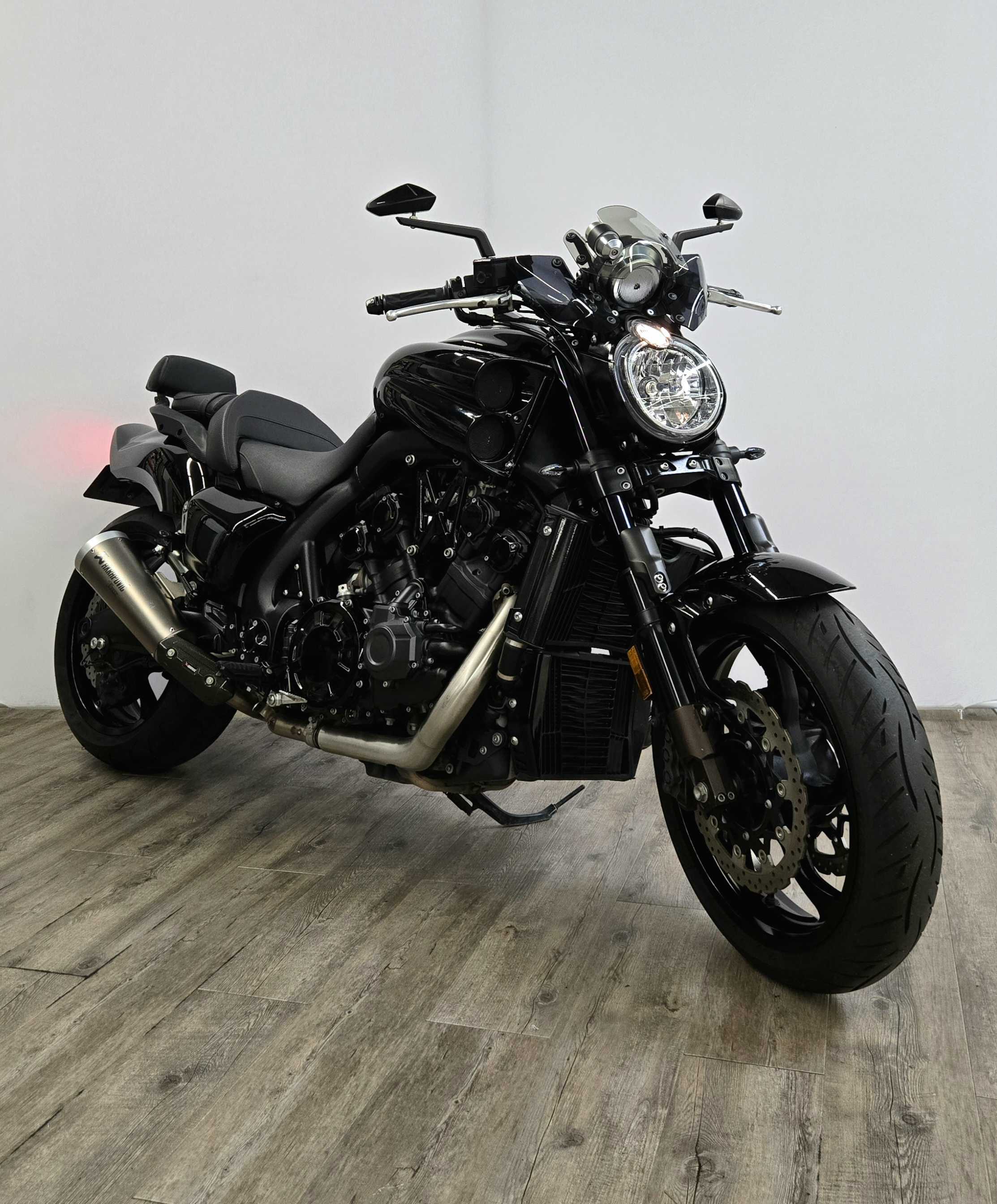 Yamaha VMX 1700 V-Max 2011 HD vue 3/4 droite