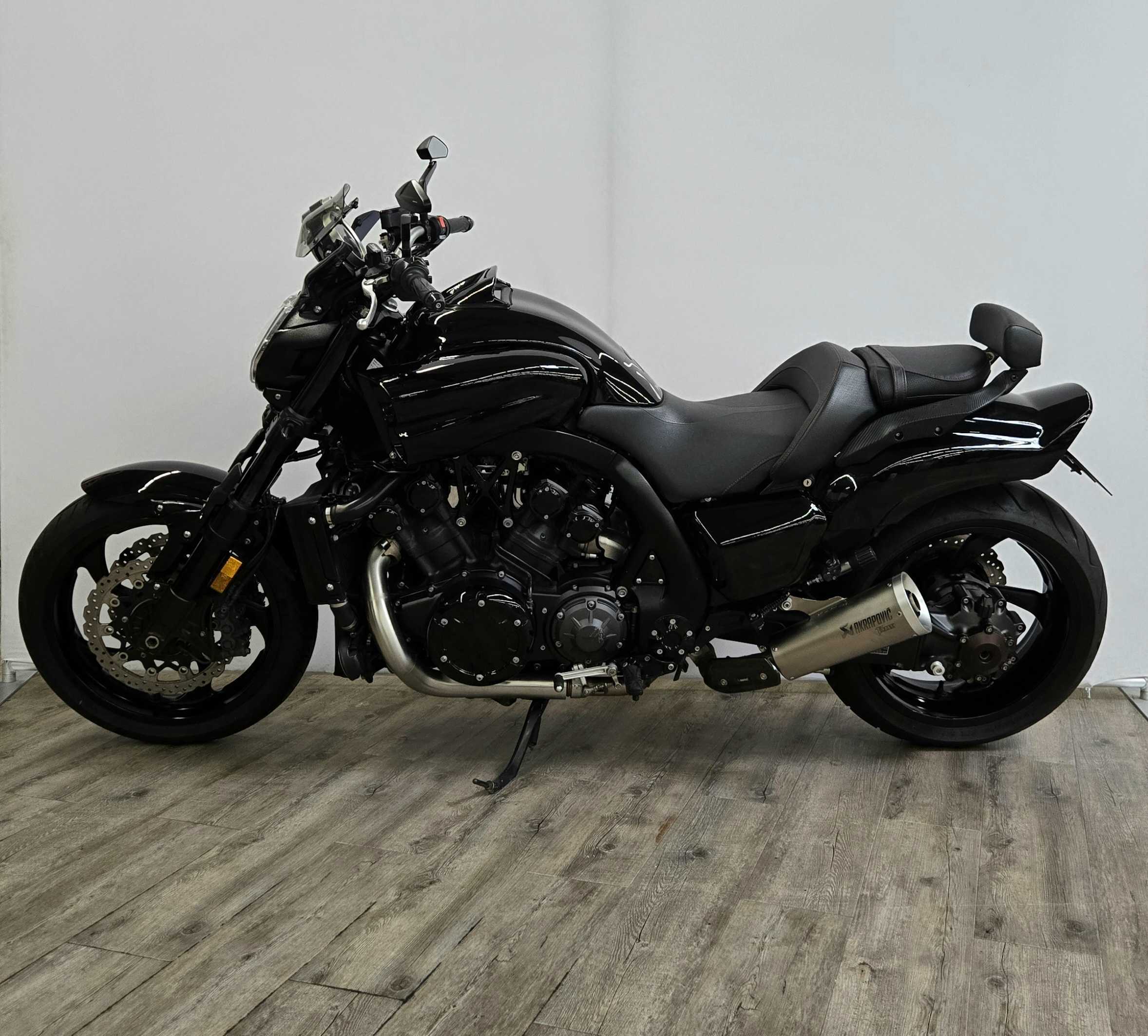 Yamaha VMX 1700 V-Max 2011 HD vue gauche