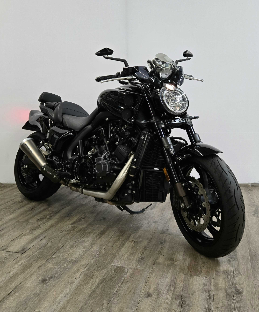 Yamaha VMX 1700 V-Max 2011 vue 3/4 droite
