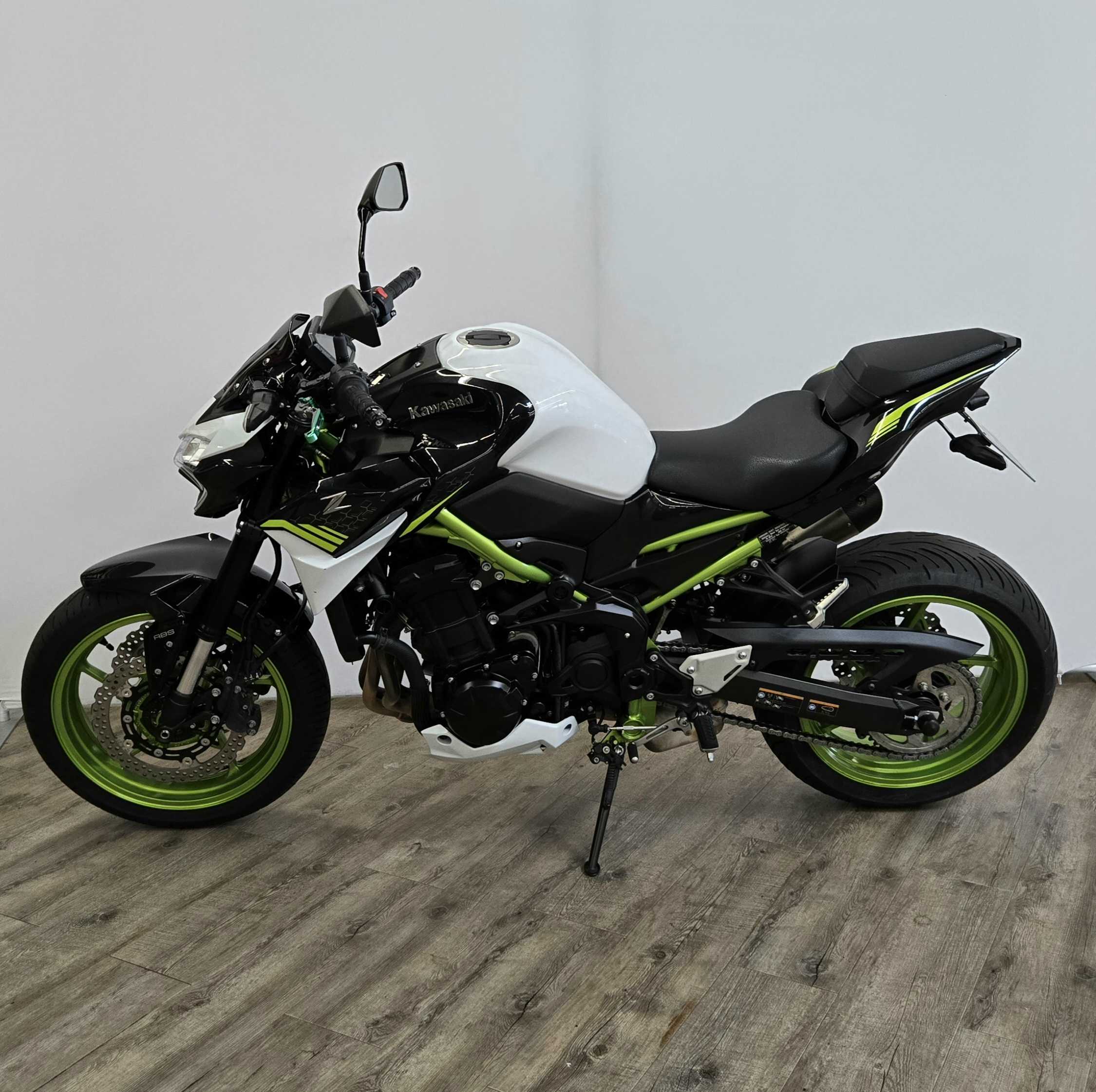 Kawasaki Z 900 2021 HD vue gauche