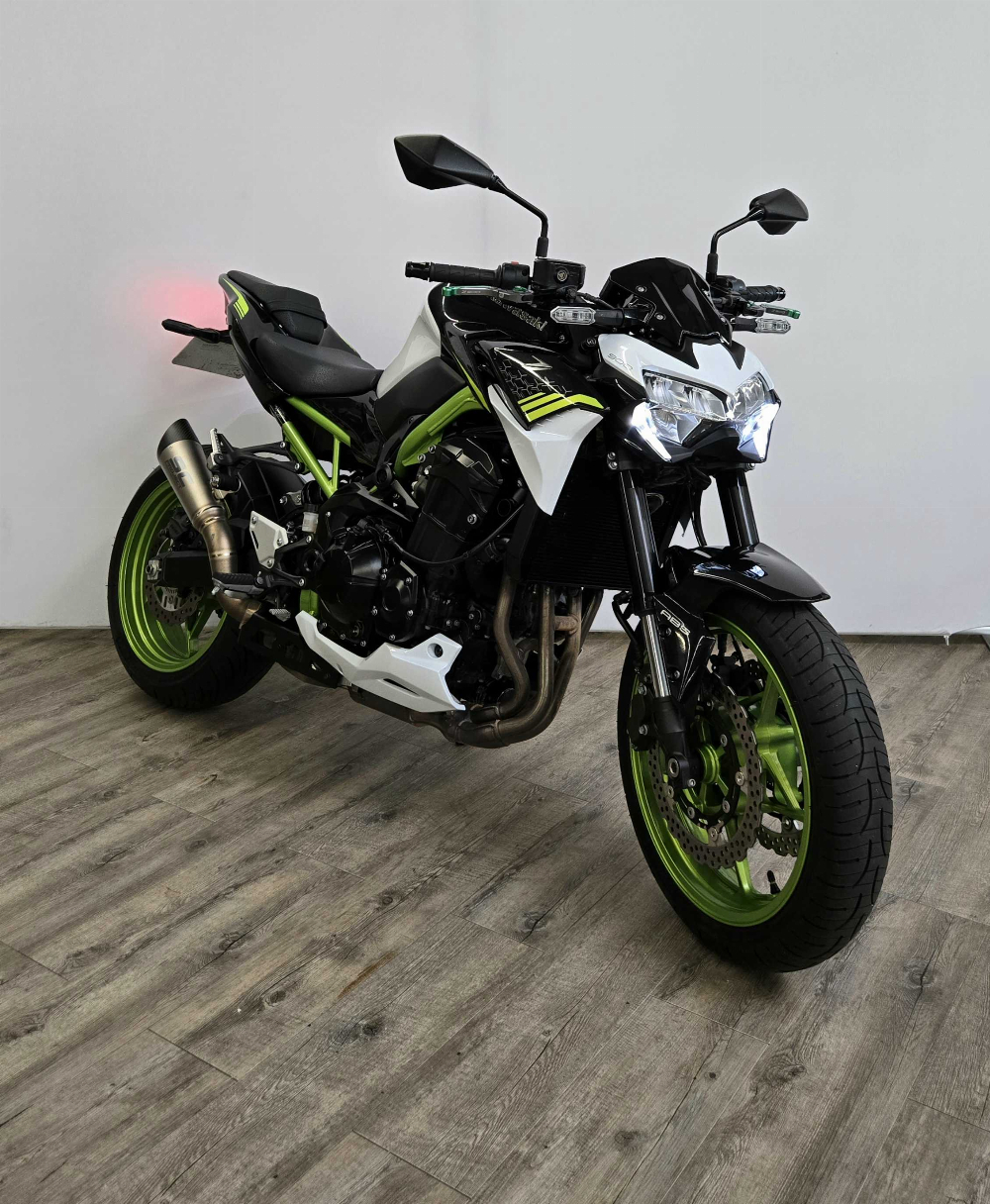 Kawasaki Z 900 2021 vue 3/4 droite