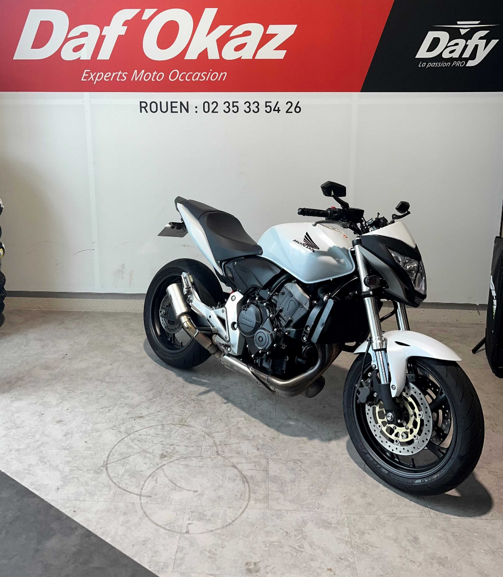 Honda CB 600 F Hornet 2011 vue 3/4 droite