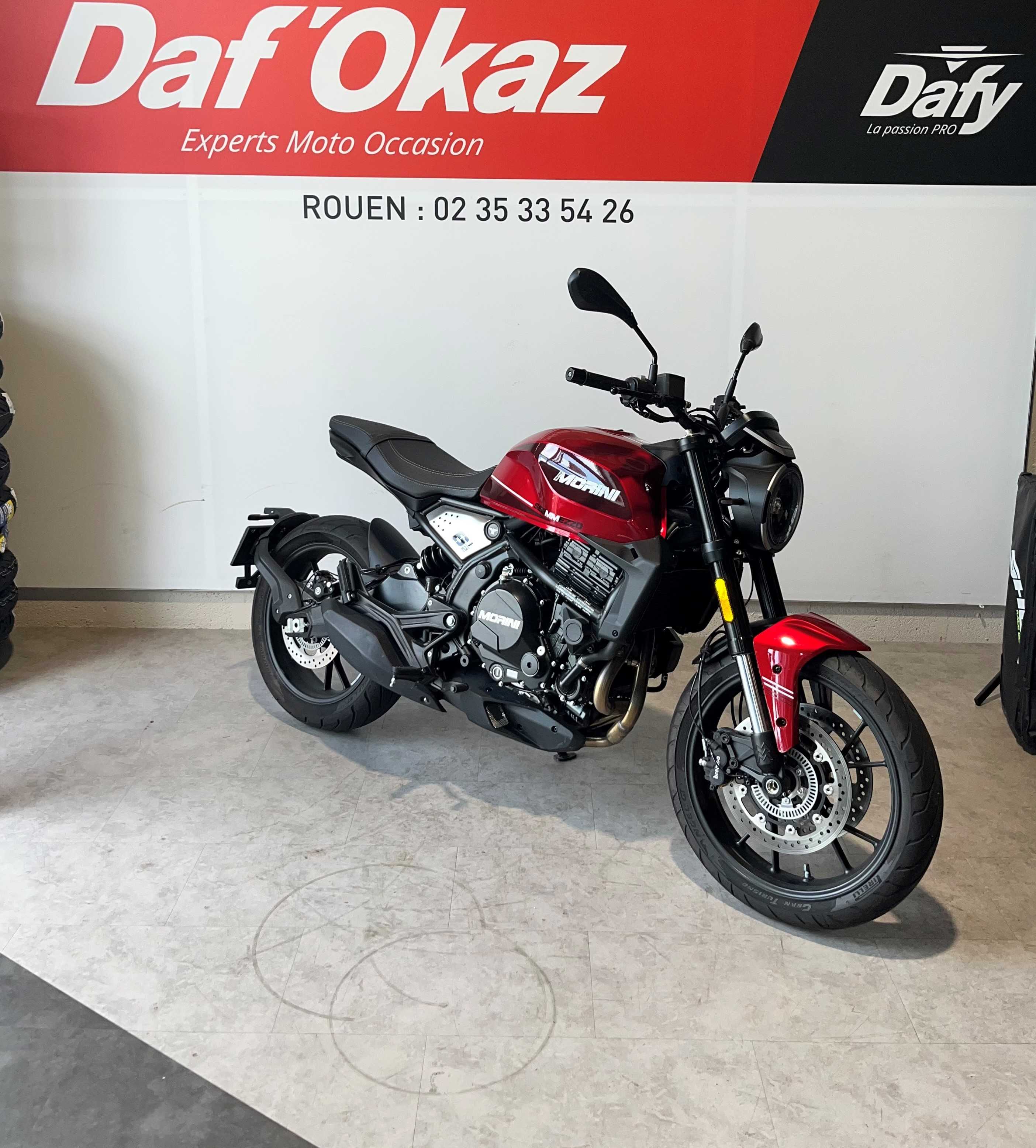 Moto Morini SEIEMMEZZO 650 2024 HD vue 3/4 droite