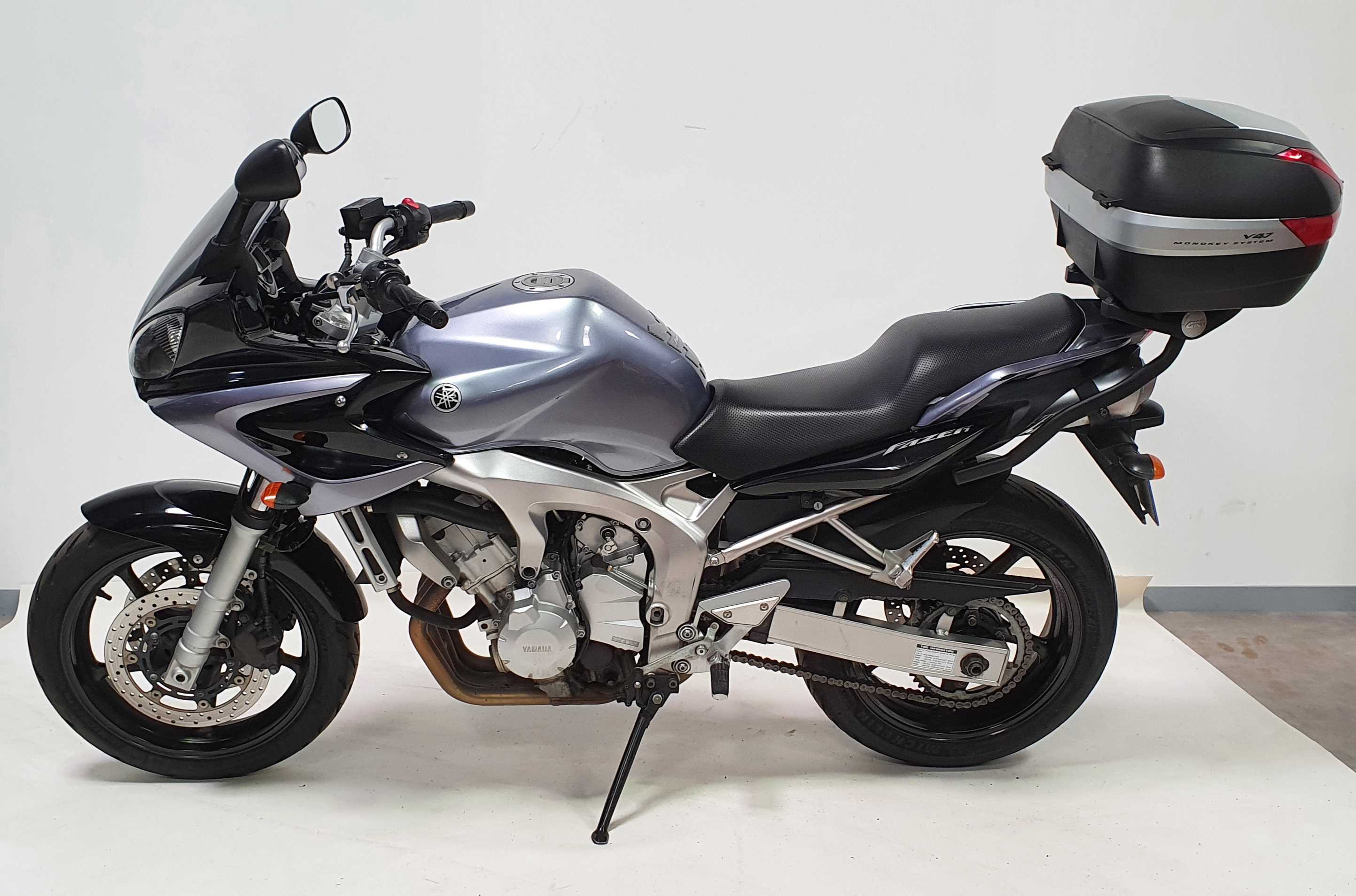 Yamaha FZ6 2005 HD vue gauche