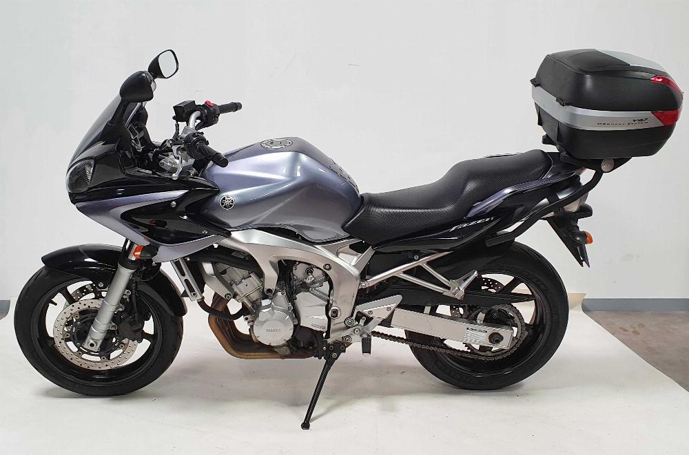 Yamaha FZ6 2005 vue gauche