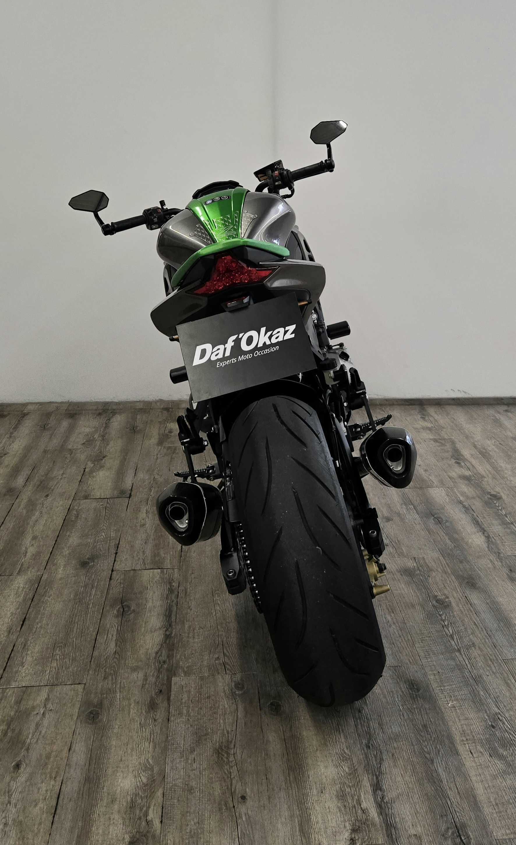 Kawasaki Z 1000 2014 HD vue arrière