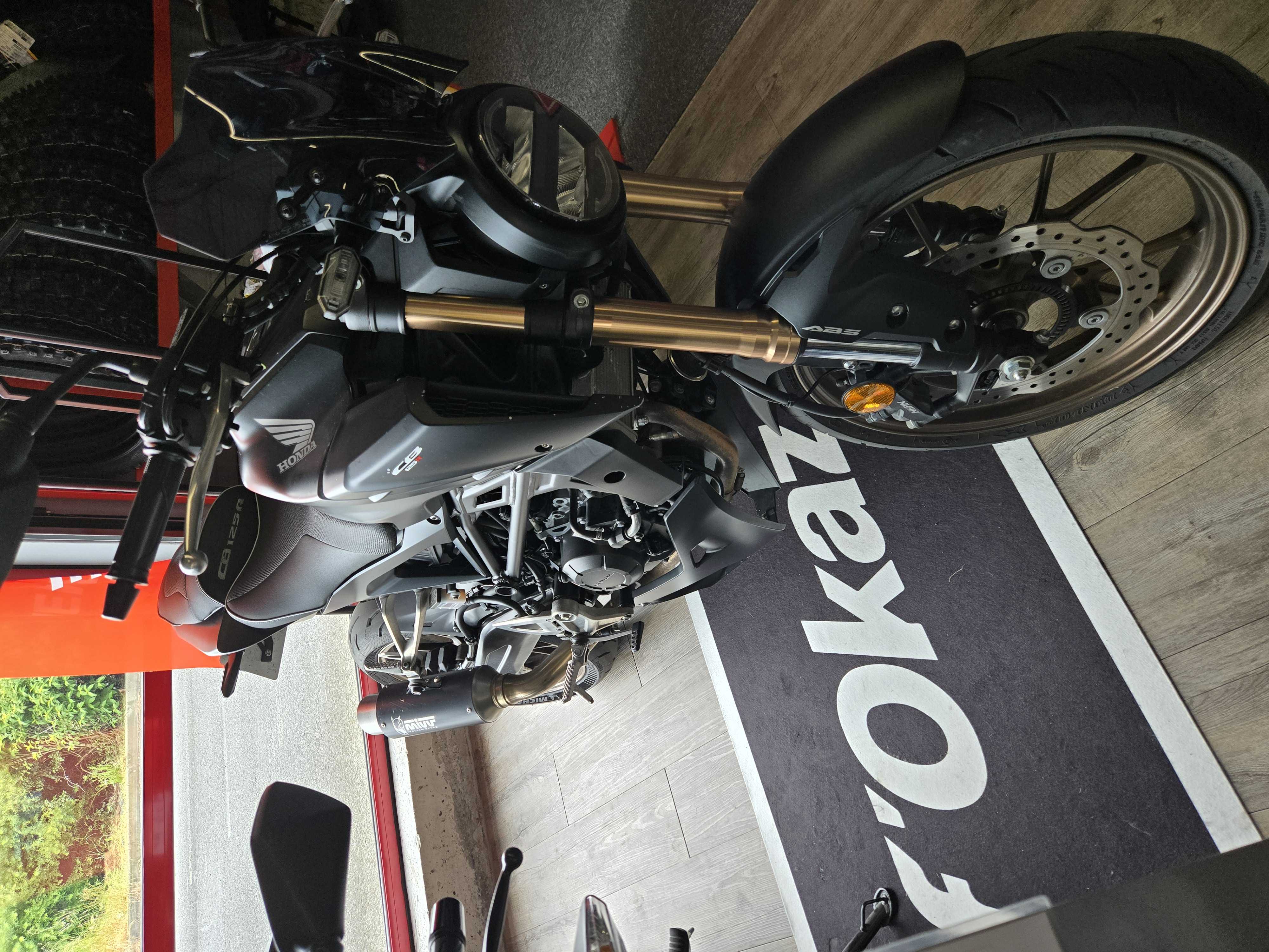 Honda CB 125 R 2022 HD vue 3/4 droite