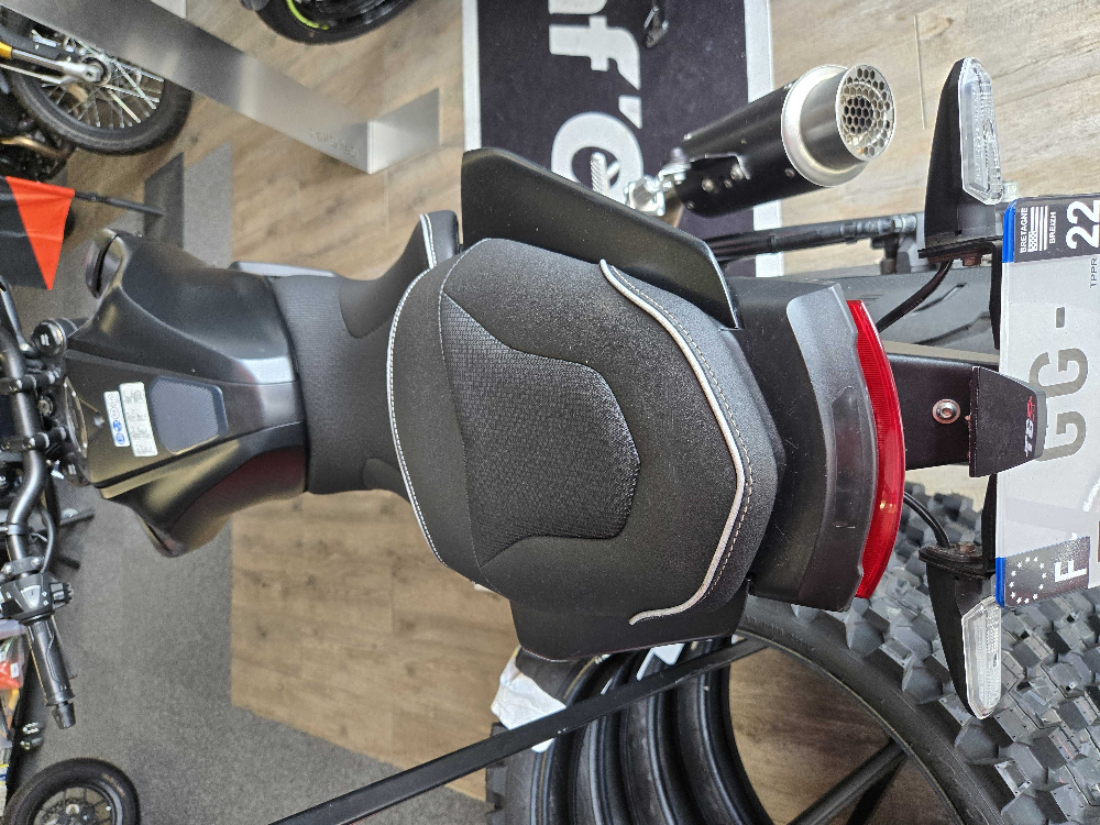 Honda CB 125 R 2022 vue arrière