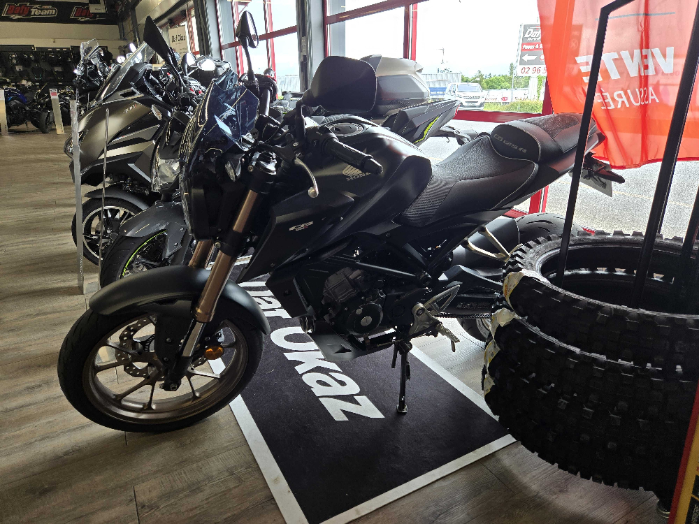 Honda CB 125 R 2022 vue gauche