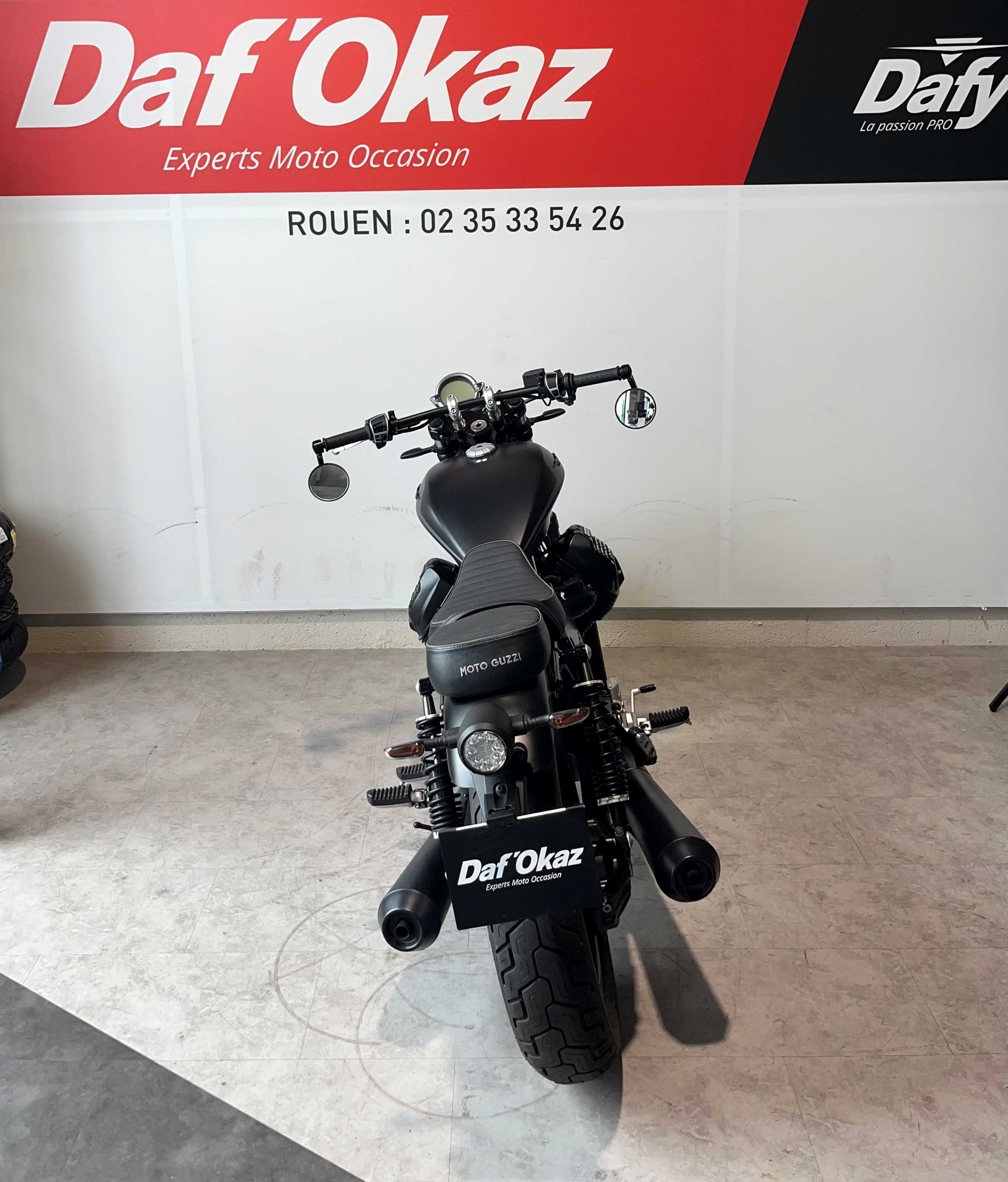 Moto Guzzi V9 BOBBER 850 2022 HD vue arrière