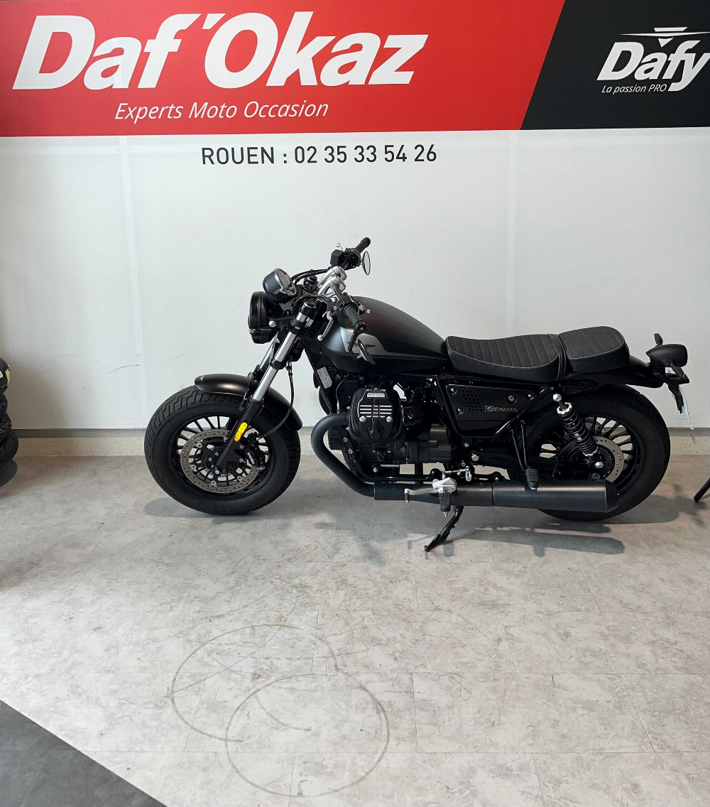 Moto Guzzi V9 BOBBER 850 2022 vue gauche