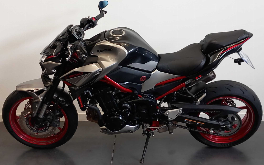 Kawasaki Z 900 2023 vue gauche