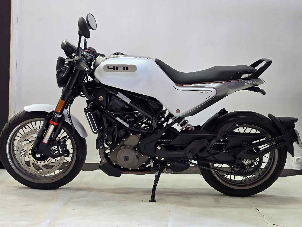 Husqvarna Svartpilen 401 2021 vue gauche