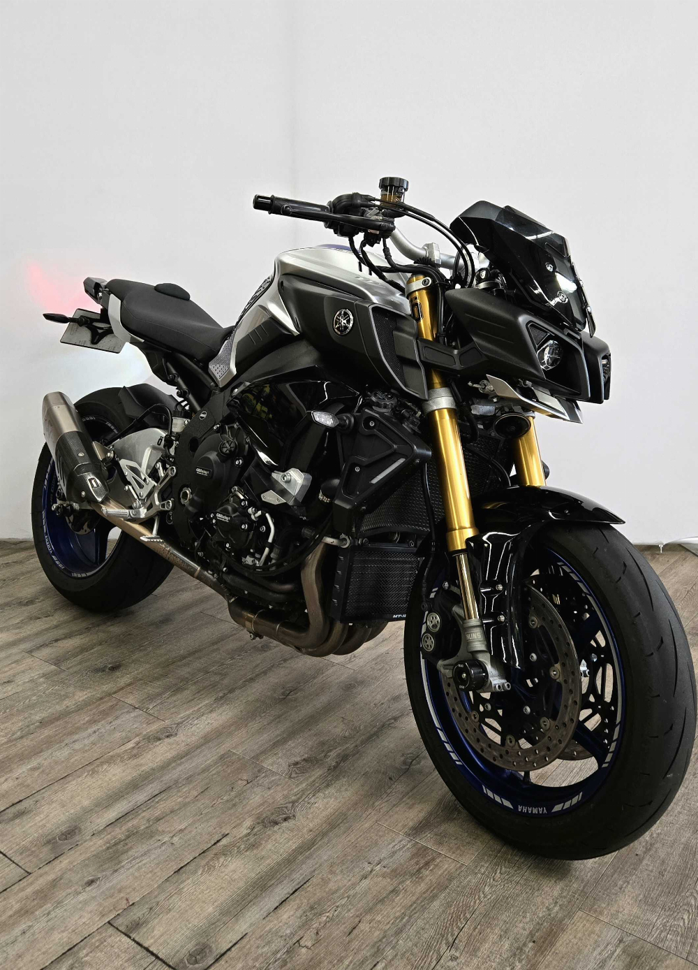 Yamaha MT-10 SP 2017 vue 3/4 droite