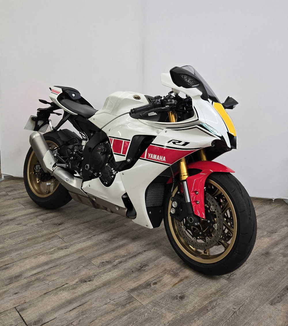 Yamaha YZF 1000 R1 2022 vue 3/4 droite