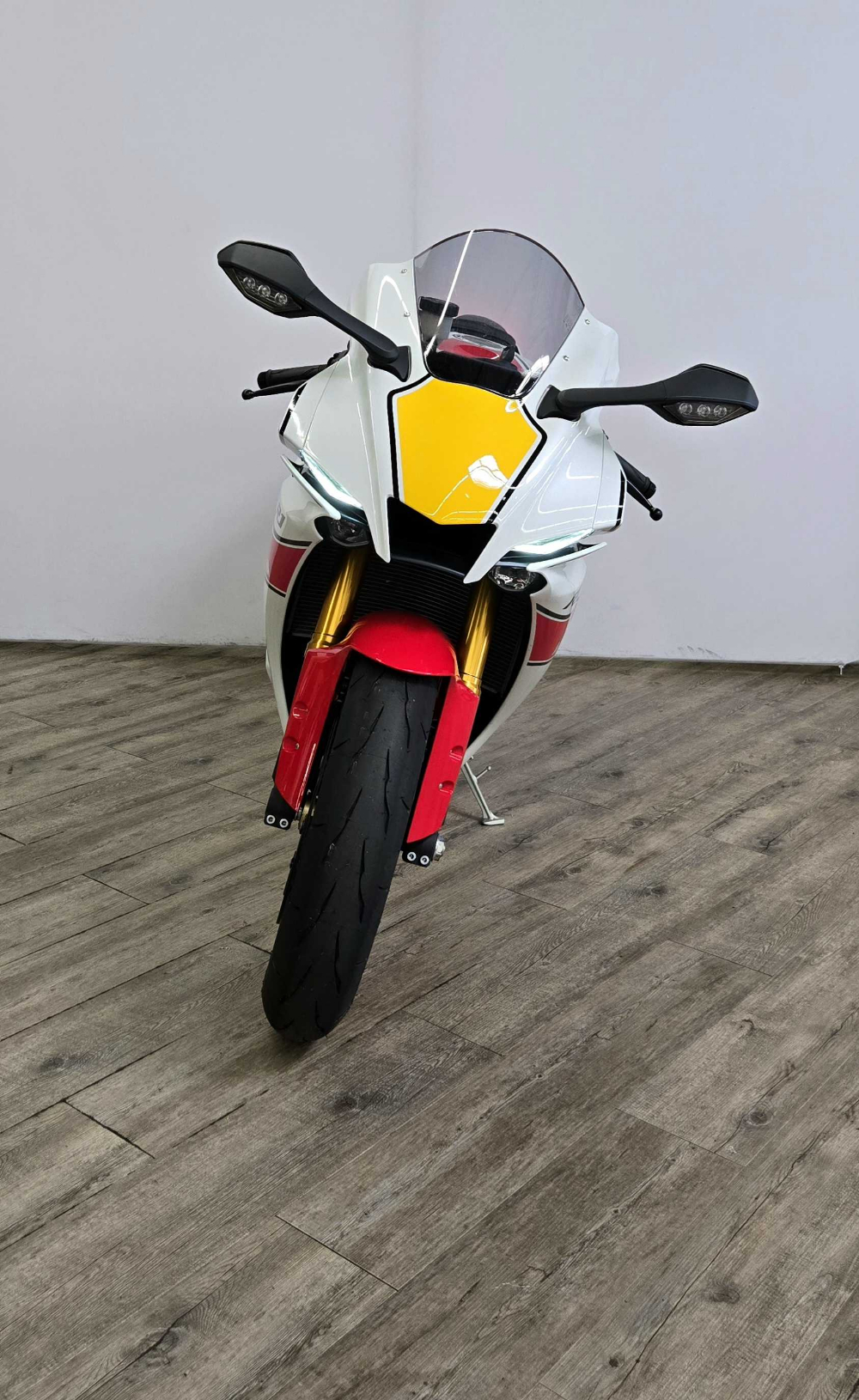 Yamaha YZF 1000 R1 2022 vue avant