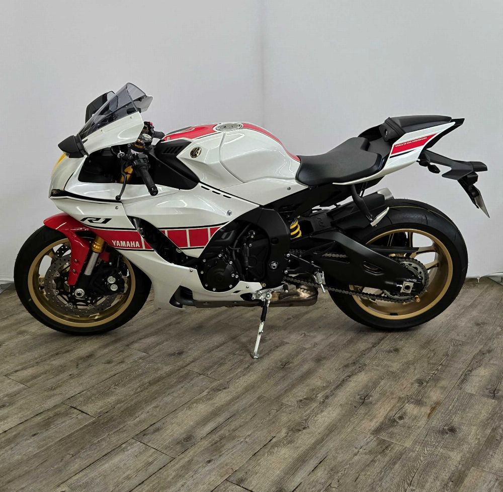 Yamaha YZF 1000 R1 2022 vue gauche