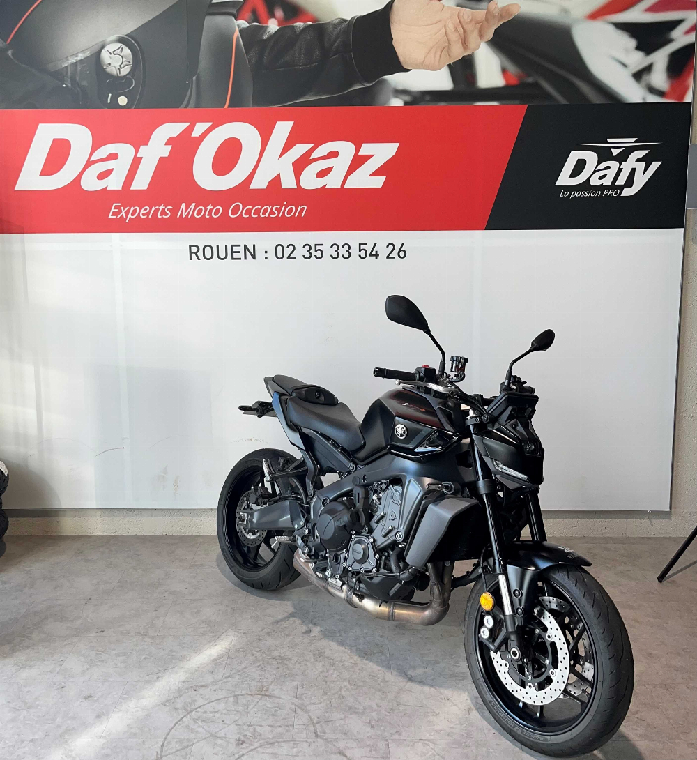 Yamaha MT 09 S BOITE AUTO 2024 vue 3/4 droite