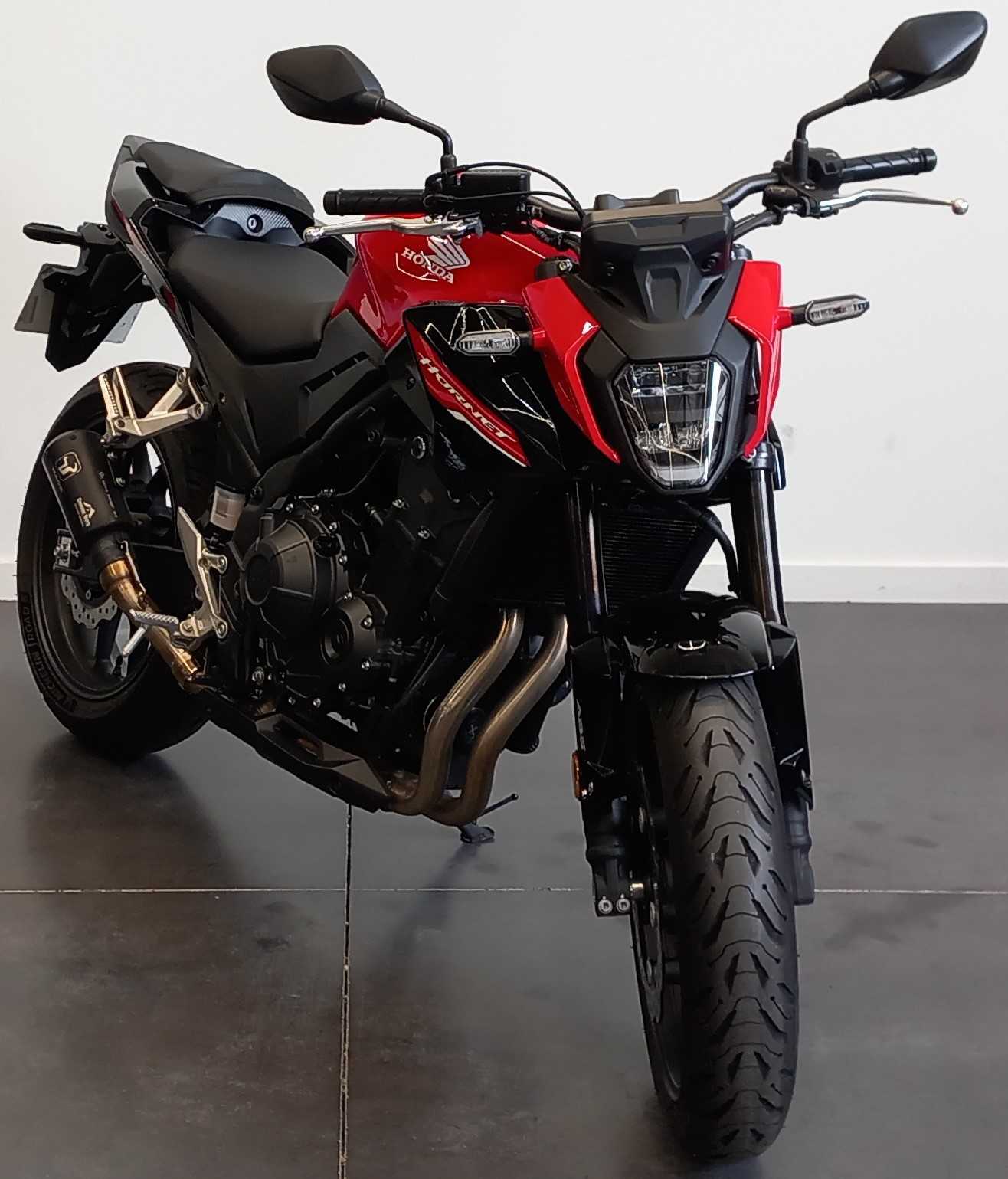 Honda CB 500 F Hornet 2024 HD vue 3/4 droite