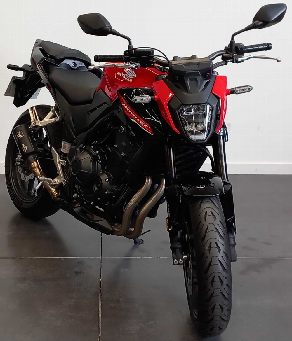 Honda CB 500 F Hornet 2024 vue 3/4 droite