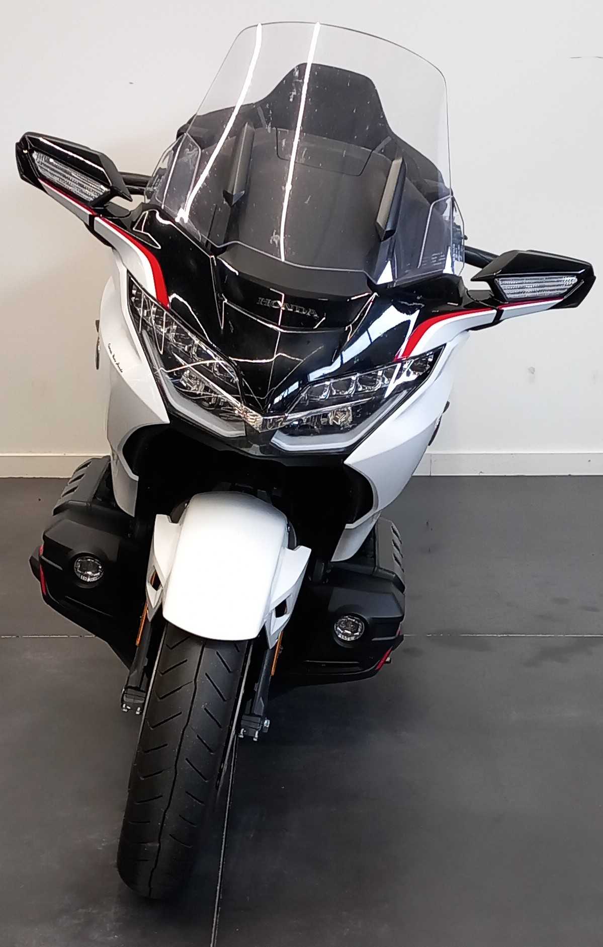 Honda GL 1800 Goldwing Touring DCT 2024 HD vue avant