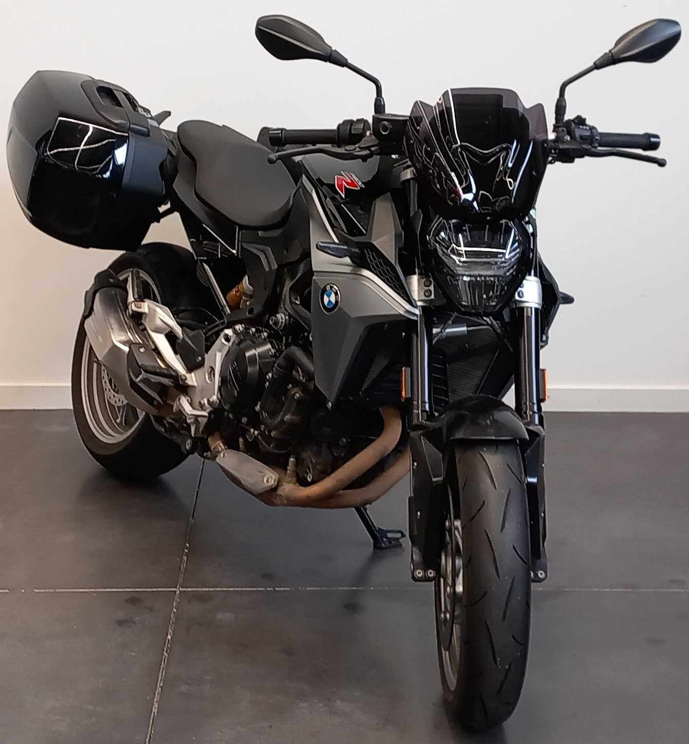 BMW F 900 R 2020 HD vue 3/4 droite