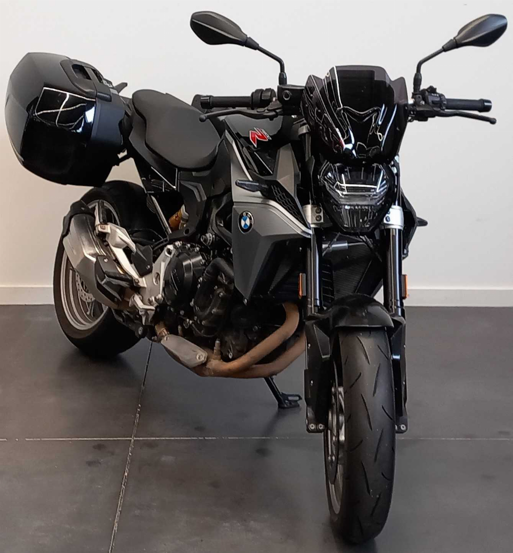 BMW F 900 R 2020 vue 3/4 droite