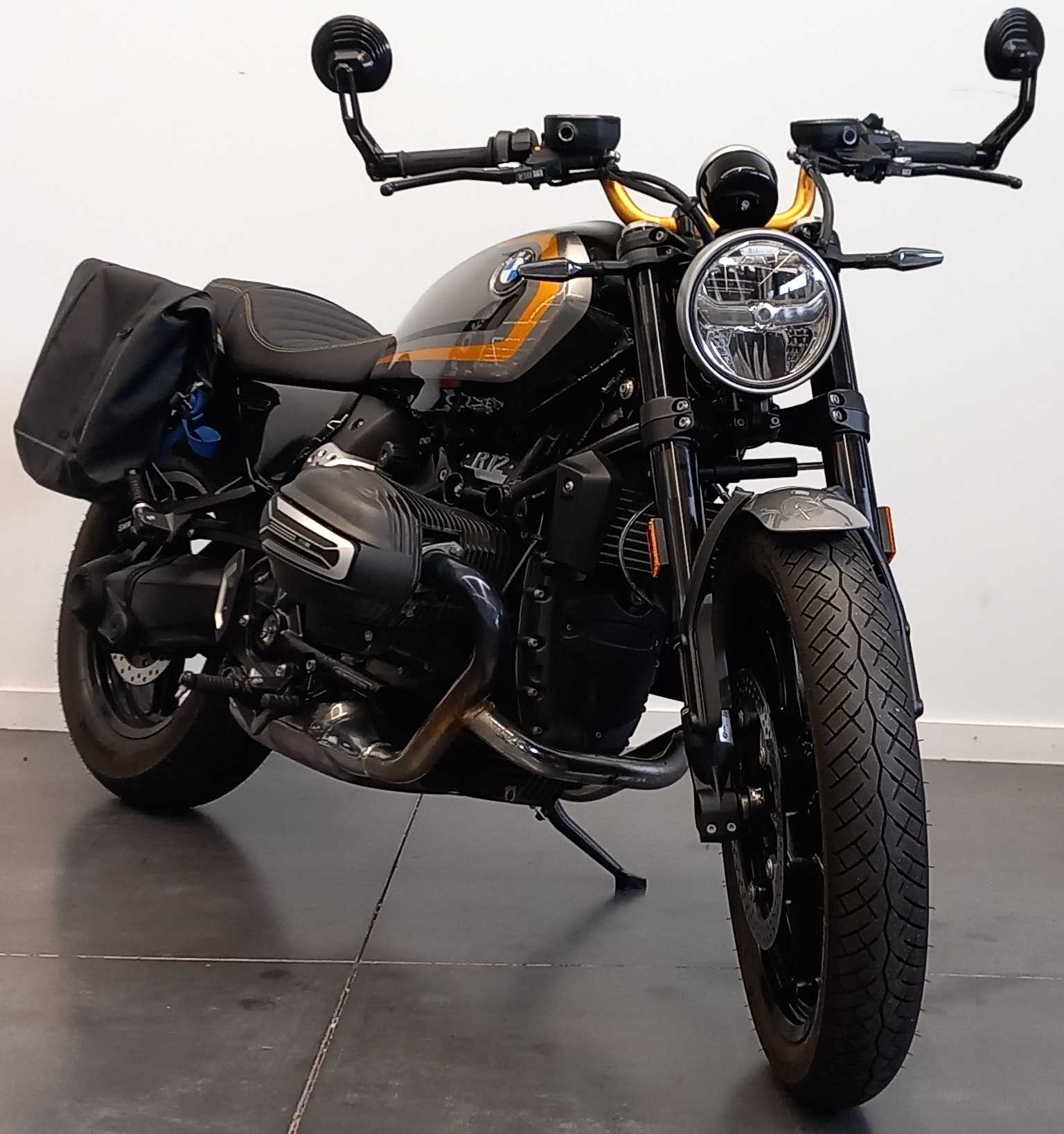 BMW 1200 R 12 2024 HD vue 3/4 droite