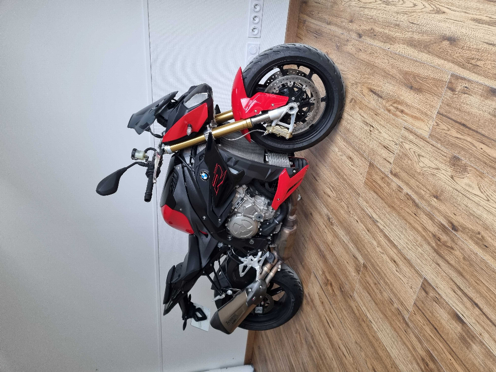 BMW S 1000 R 2017 vue 3/4 droite